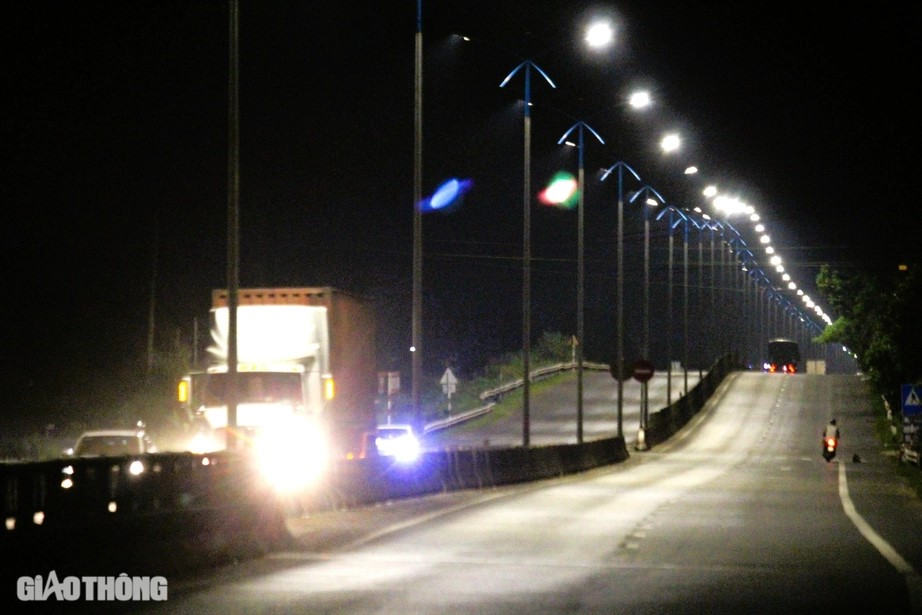 Bổ sung 6,5 tỷ đồng cho dự &aacute;n điện chiếu s&aacute;ng QL1 qua Quảng Trị- Ảnh 1.