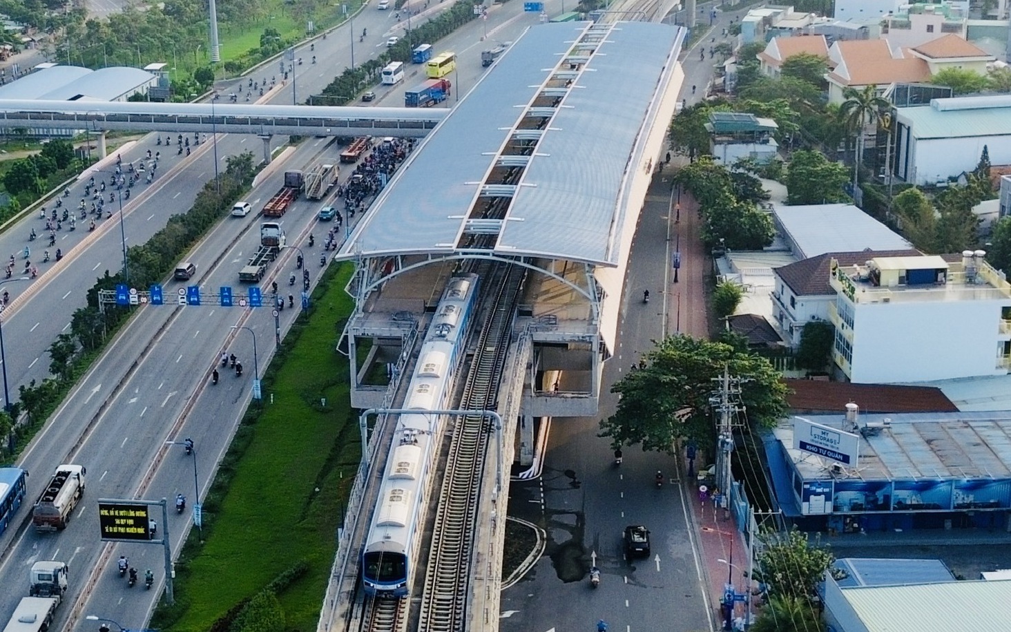 Hướng dẫn chi tiết nơi gửi xe, mua v&eacute;, tuyến bu&yacute;t kết nối metro số 1 thuận tiện nhất