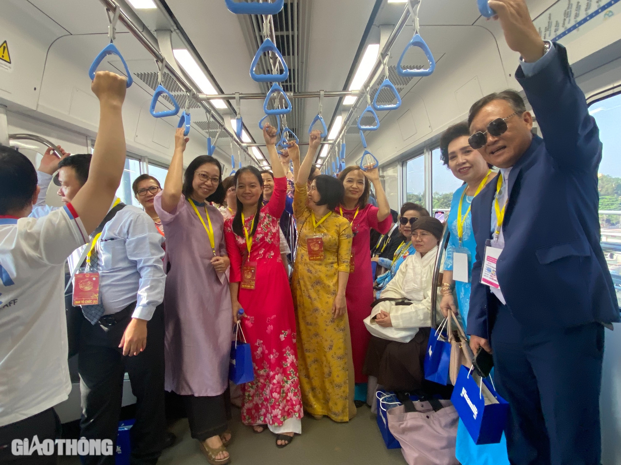 Hướng dẫn chi tiết nơi gửi xe, mua v&eacute;, tuyến bu&yacute;t kết nối metro số 1 thuận tiện nhất- Ảnh 11.