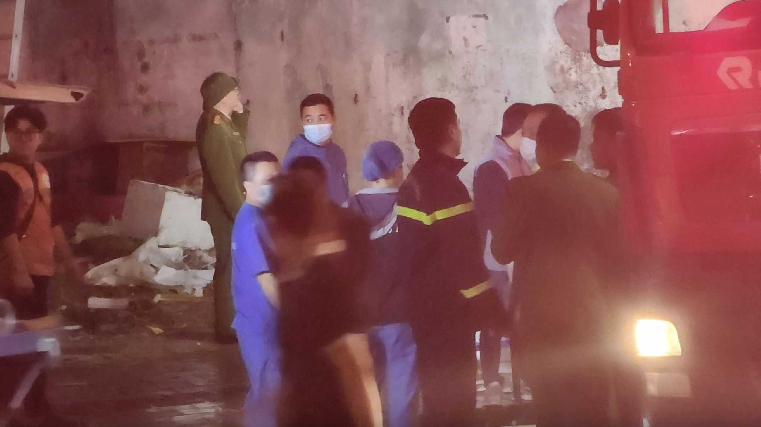 Nh&acirc;n chứng kể khoảnh khắc qu&aacute;n c&agrave; ph&ecirc; bốc ch&aacute;y, kh&ocirc;ng thấy tiếng k&ecirc;u cứu từ b&ecirc;n trong- Ảnh 1.