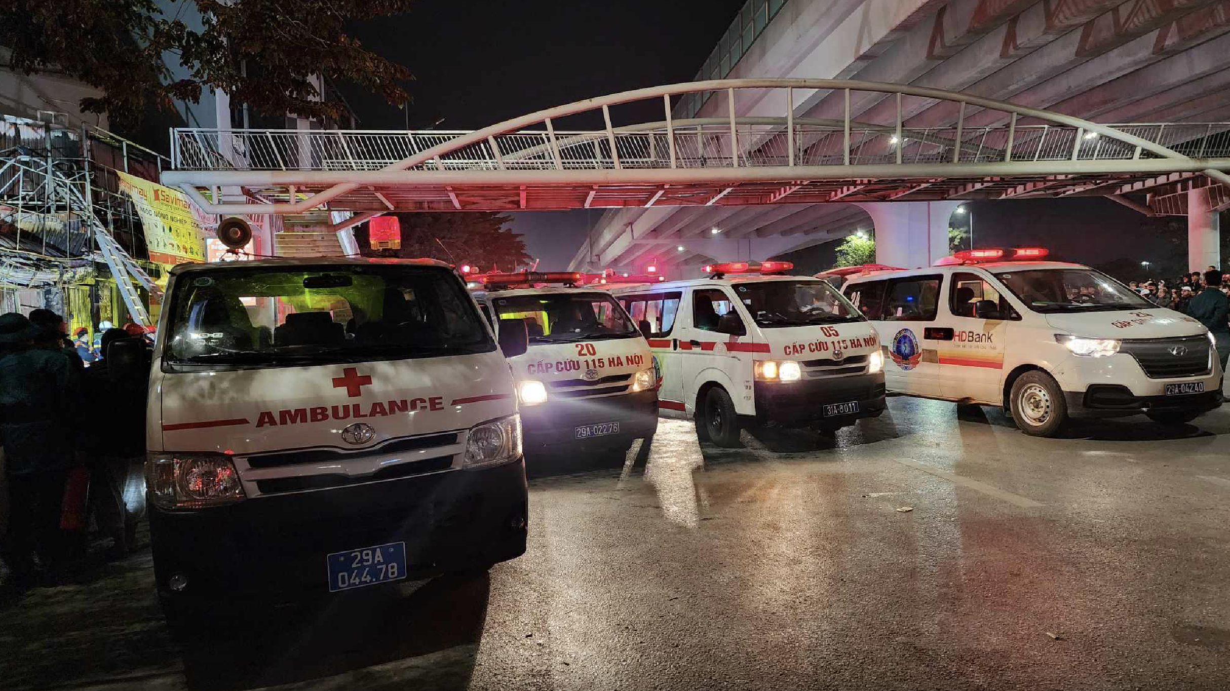 Nh&acirc;n chứng kể khoảnh khắc qu&aacute;n c&agrave; ph&ecirc; bốc ch&aacute;y, kh&ocirc;ng thấy tiếng k&ecirc;u cứu từ b&ecirc;n trong- Ảnh 3.