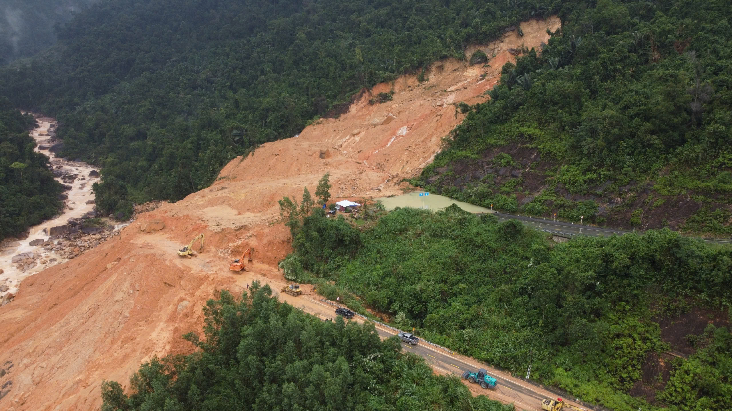Đề nghị c&ocirc;ng bố t&igrave;nh huống khẩn cấp về thi&ecirc;n tai tr&ecirc;n quốc lộ 27C qua đ&egrave;o Kh&aacute;nh L&ecirc;- Ảnh 1.