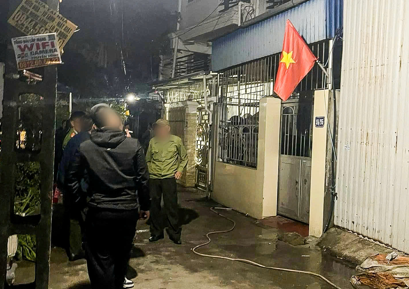 Nghi m&acirc;u thuẫn với vợ, một người đ&agrave;n &ocirc;ng tẩm xăng tự thi&ecirc;u tại nh&agrave;- Ảnh 1.