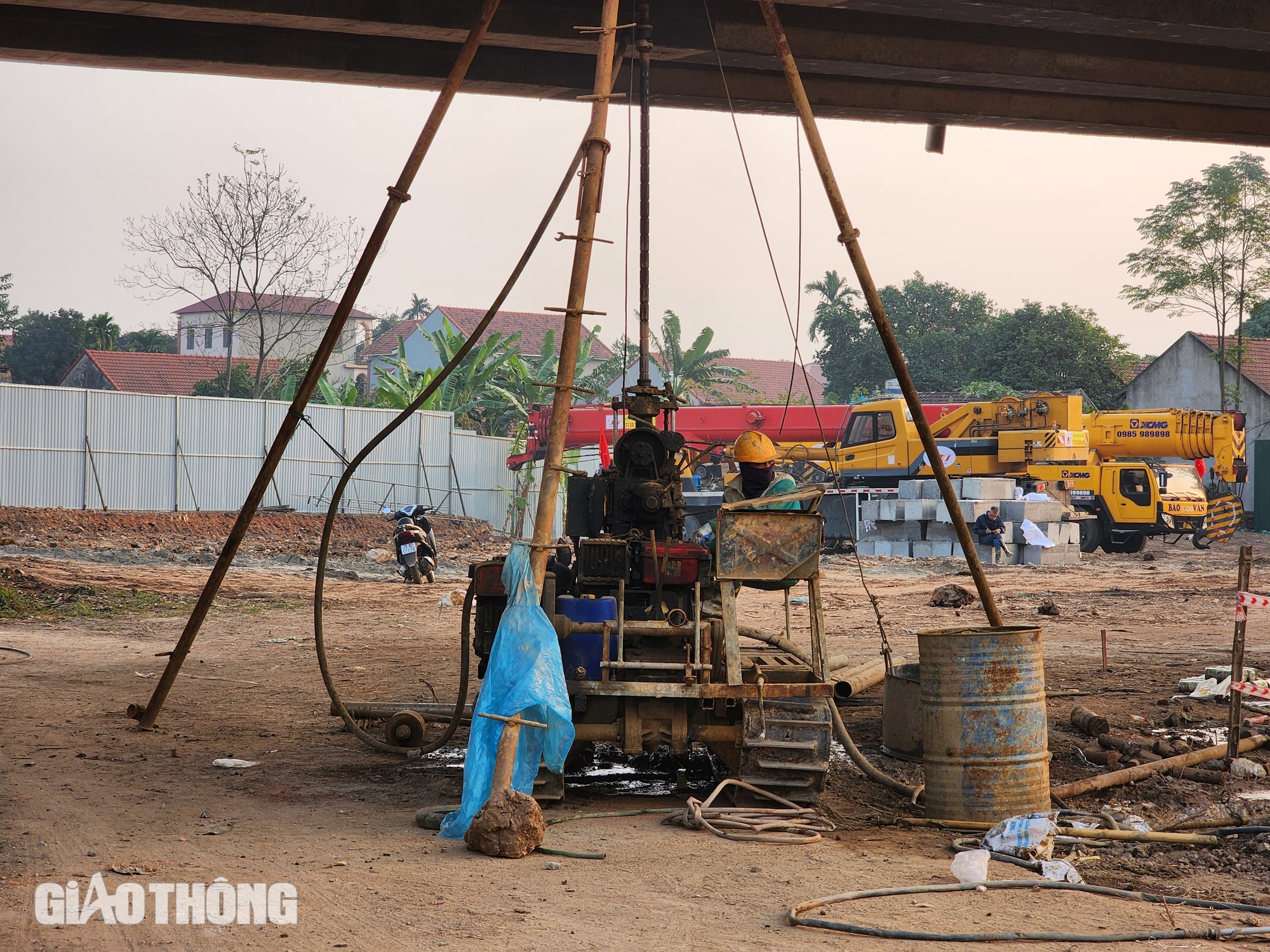 Th&aacute;o dỡ phần c&ograve;n lại của cầu Phong Ch&acirc;u- Ảnh 7.