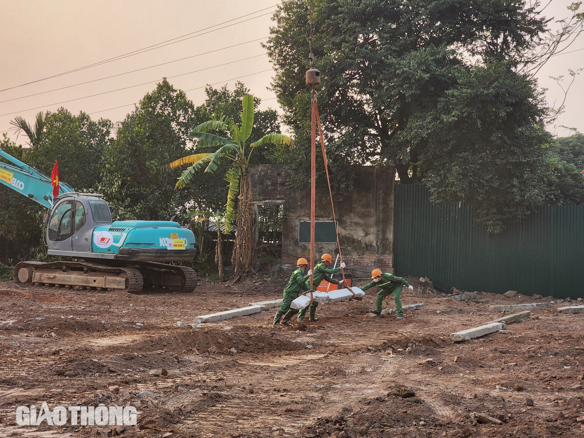 Th&aacute;o dỡ phần c&ograve;n lại của cầu Phong Ch&acirc;u- Ảnh 8.