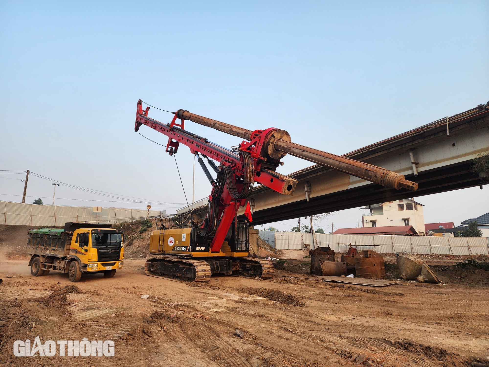 Th&aacute;o dỡ phần c&ograve;n lại của cầu Phong Ch&acirc;u- Ảnh 6.