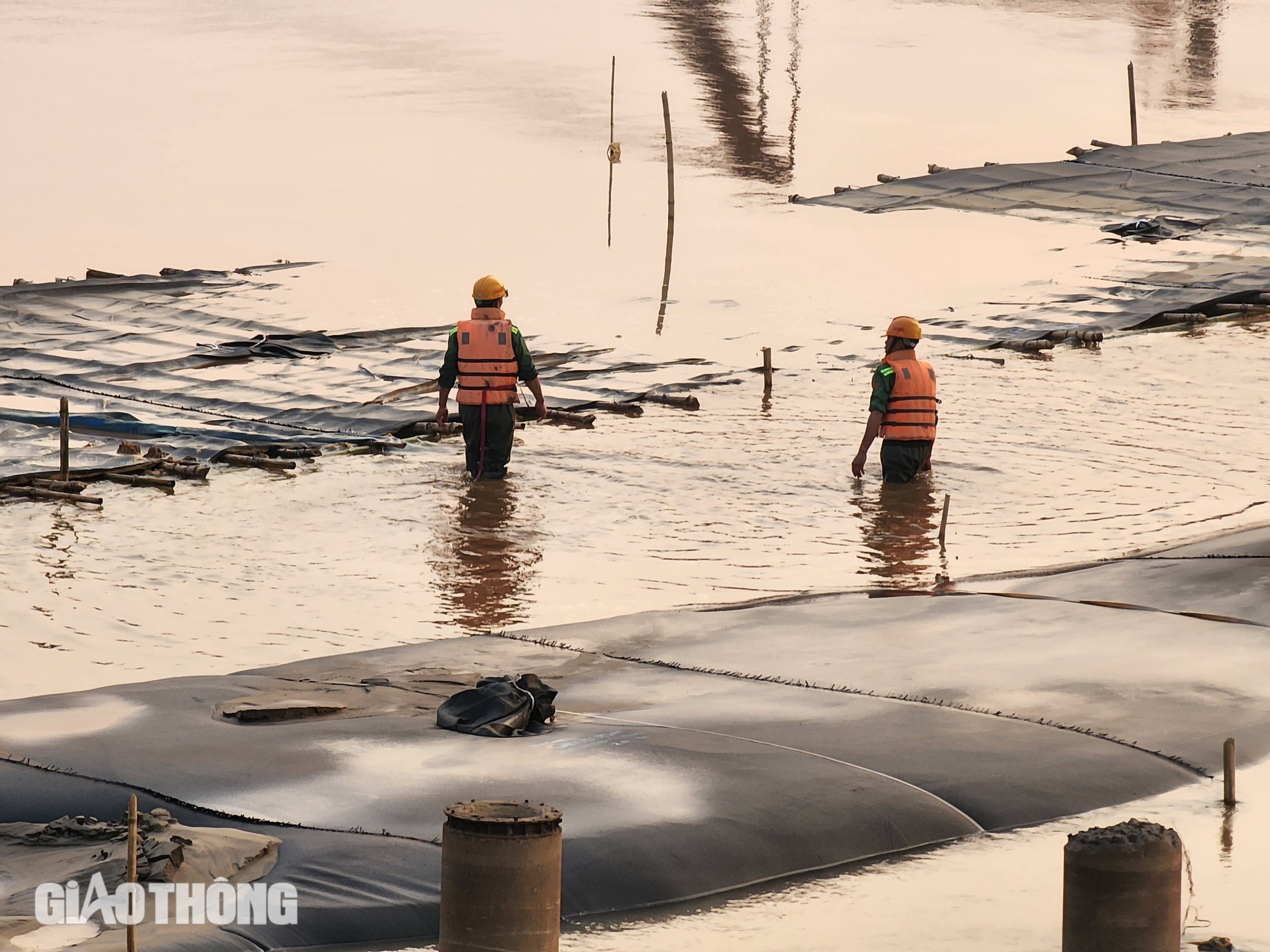 Th&aacute;o dỡ phần c&ograve;n lại của cầu Phong Ch&acirc;u- Ảnh 14.