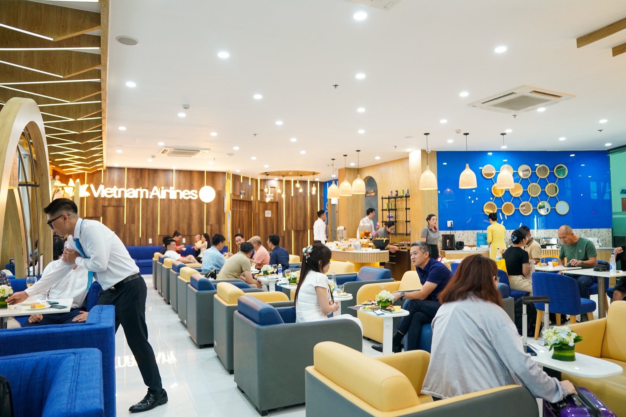 Vietnam Airlines khai trương ph&ograve;ng kh&aacute;ch B&ocirc;ng Sen tại s&acirc;n bay Ph&ugrave; C&aacute;t- Ảnh 2.