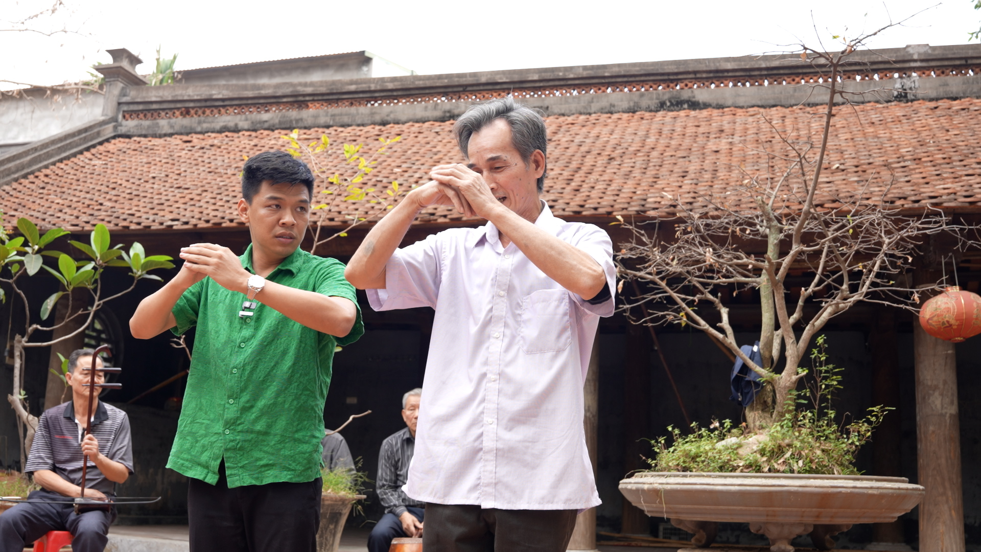 Trung Ruồi v&agrave; con g&aacute;i 4 tuổi diễn tuồng cổ trong &ldquo;Cha con vạn dặm&rdquo;- Ảnh 2.