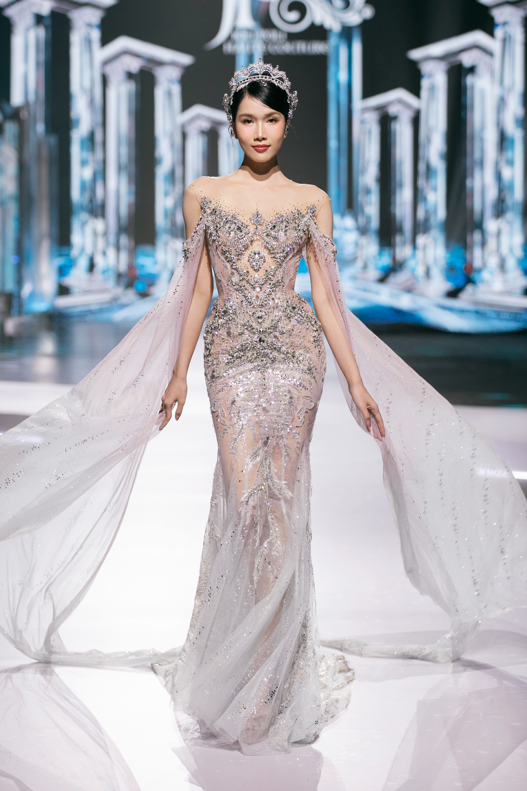 Hoa hậu Bảo Ngọc, Thanh Thuỷ, Trúc Diễm và Ý Nhi làm vedette ở VBFF lần thứ 10- Ảnh 24. Hoa hậu Bảo Ngọc, Thanh Thuỷ, Trúc Diễm và Ý Nhi làm vedette ở VBFF lần thứ 10- Ảnh 24.