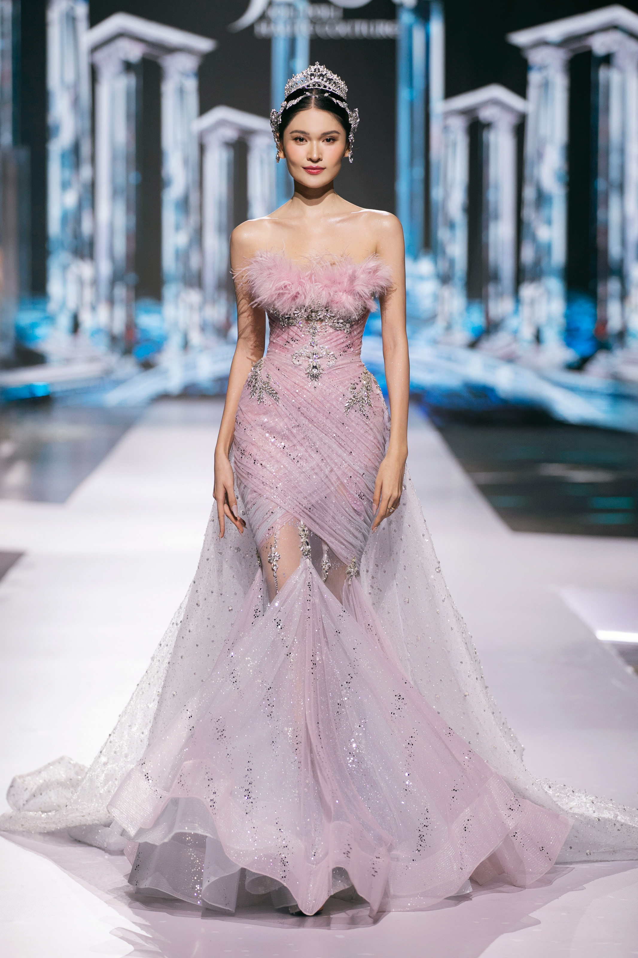 Hoa hậu Bảo Ngọc, Thanh Thuỷ, Trúc Diễm và Ý Nhi làm vedette ở VBFF lần thứ 10- Ảnh 26. Hoa hậu Bảo Ngọc, Thanh Thuỷ, Trúc Diễm và Ý Nhi làm vedette ở VBFF lần thứ 10- Ảnh 26.