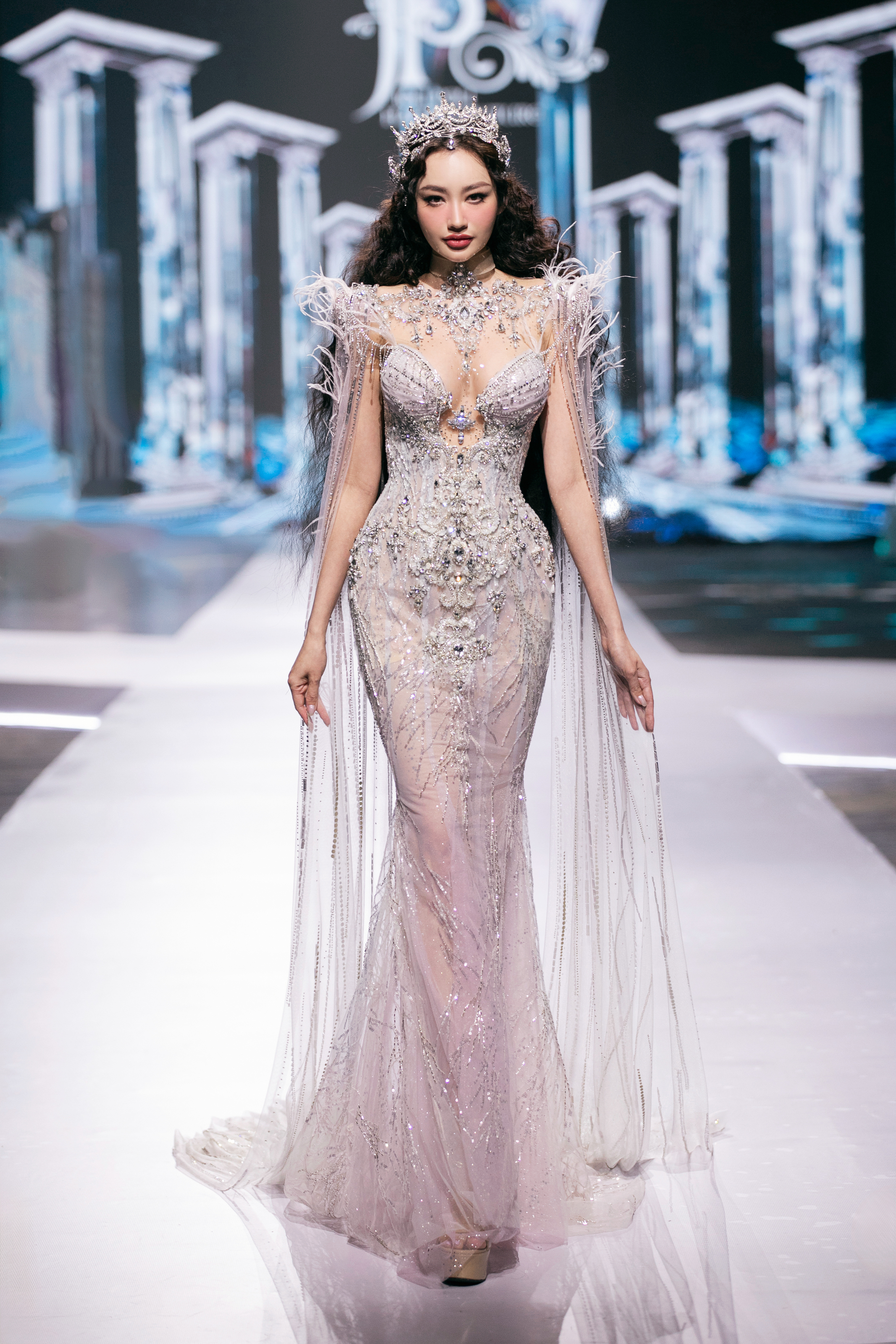 Hoa hậu Bảo Ngọc, Thanh Thuỷ, Trúc Diễm và Ý Nhi làm vedette ở VBFF lần thứ 10- Ảnh 25. Hoa hậu Bảo Ngọc, Thanh Thuỷ, Trúc Diễm và Ý Nhi làm vedette ở VBFF lần thứ 10- Ảnh 25.