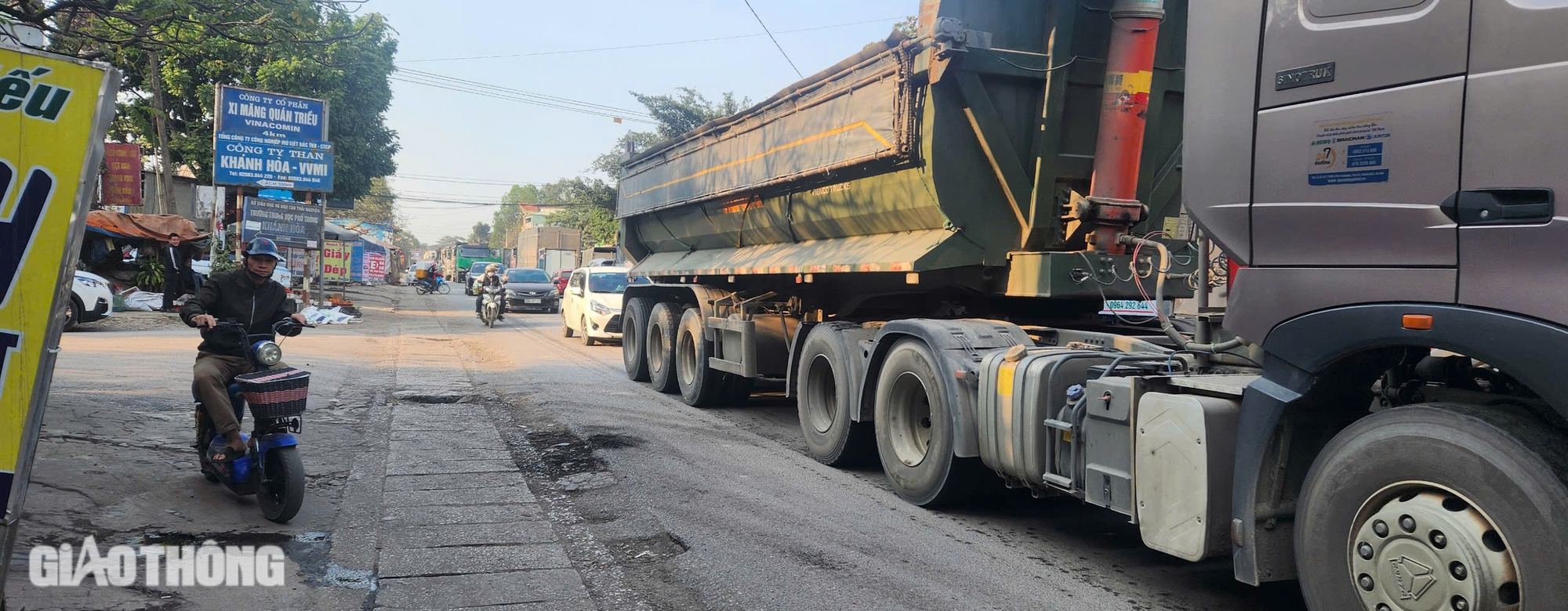 Nam sinh tử vong do TNGT khi đi viếng bạn c&ugrave;ng lớp ở Th&aacute;i Nguy&ecirc;n: Nước mắt người ở lại- Ảnh 1.