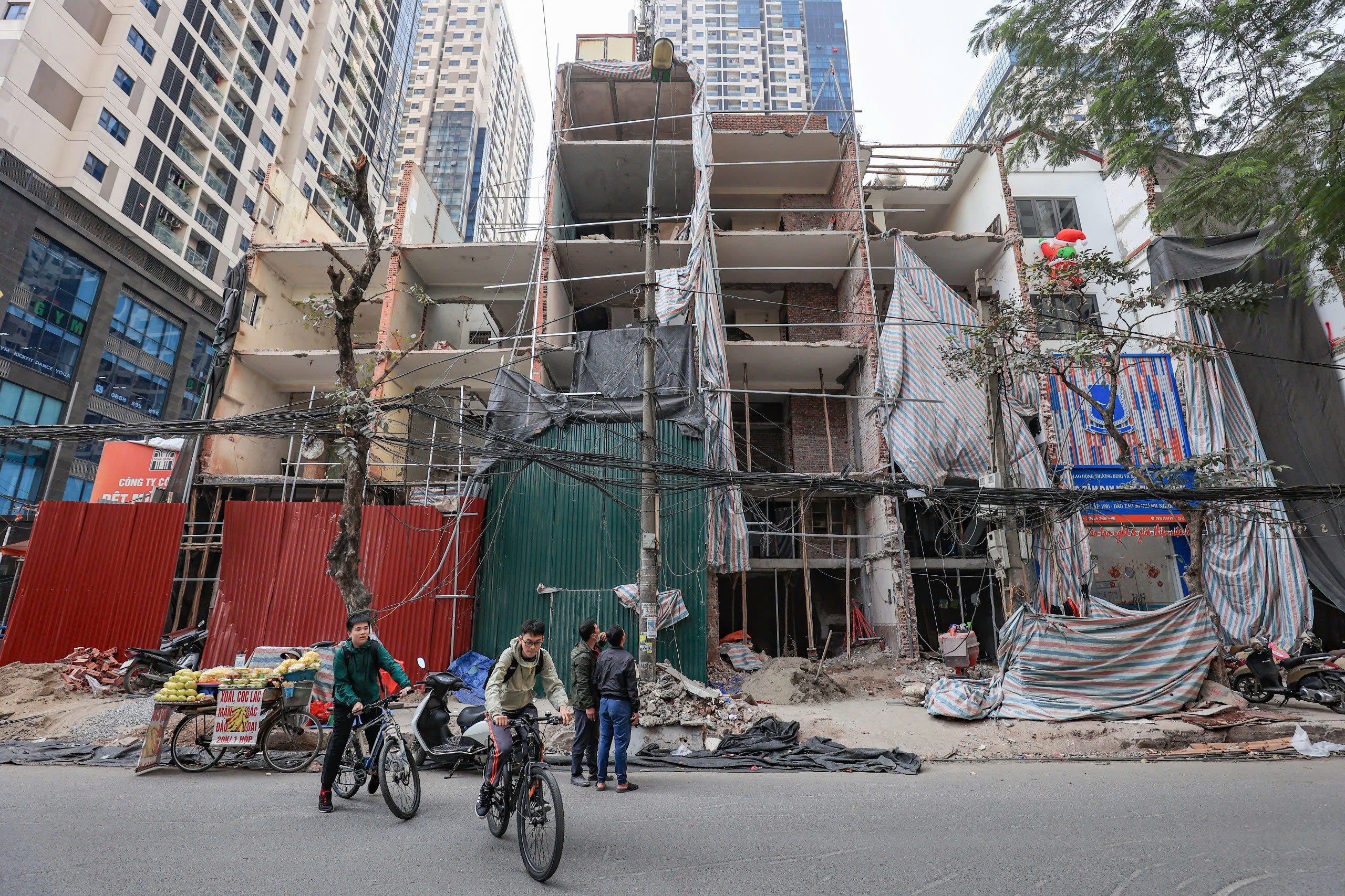 H&agrave; Nội: To&agrave;n cảnh GPMB, mở rộng gấp đ&ocirc;i đường Nguyễn Tu&acirc;n- Ảnh 9.