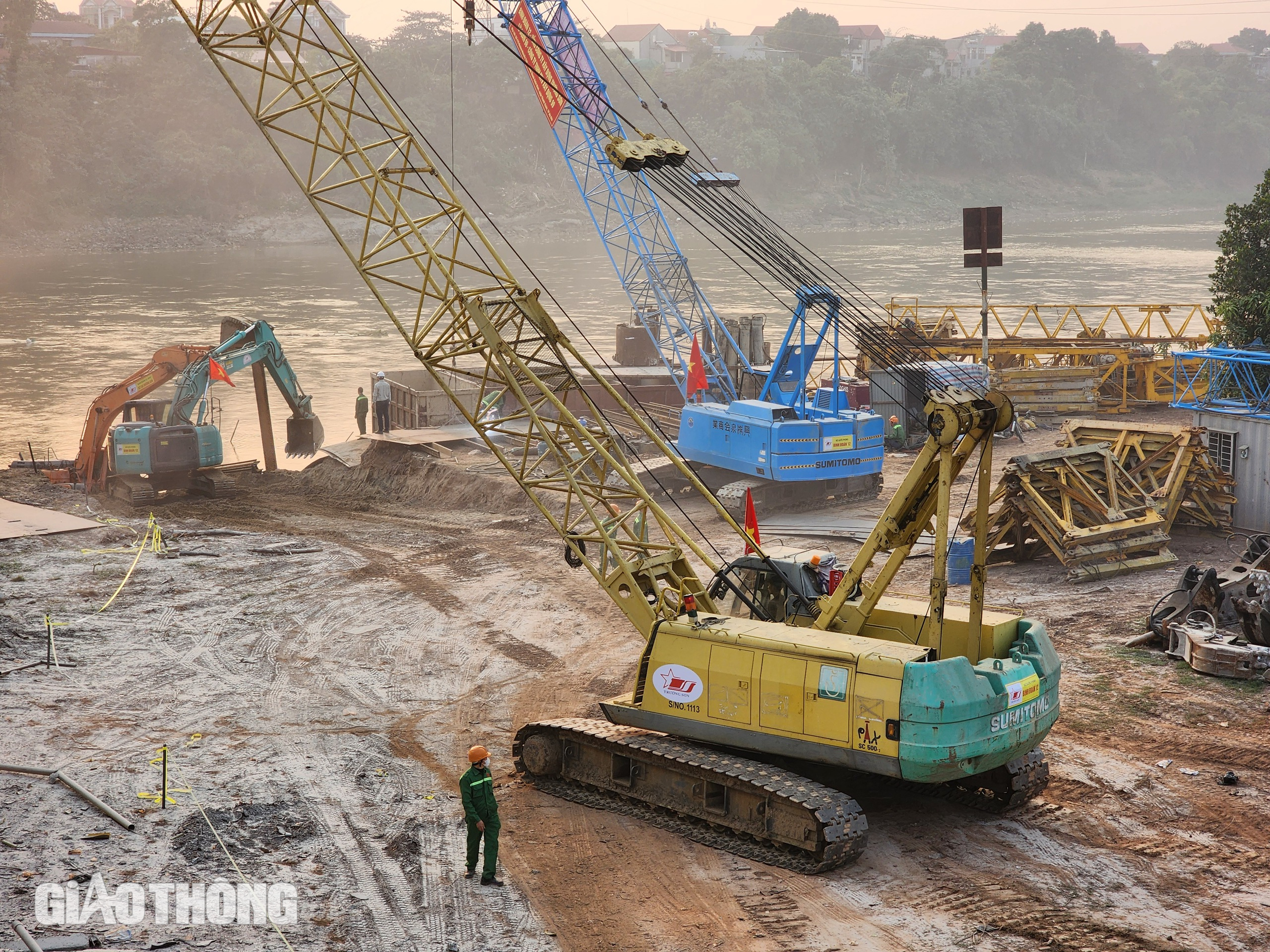 Th&aacute;o dỡ phần c&ograve;n lại của cầu Phong Ch&acirc;u- Ảnh 12.