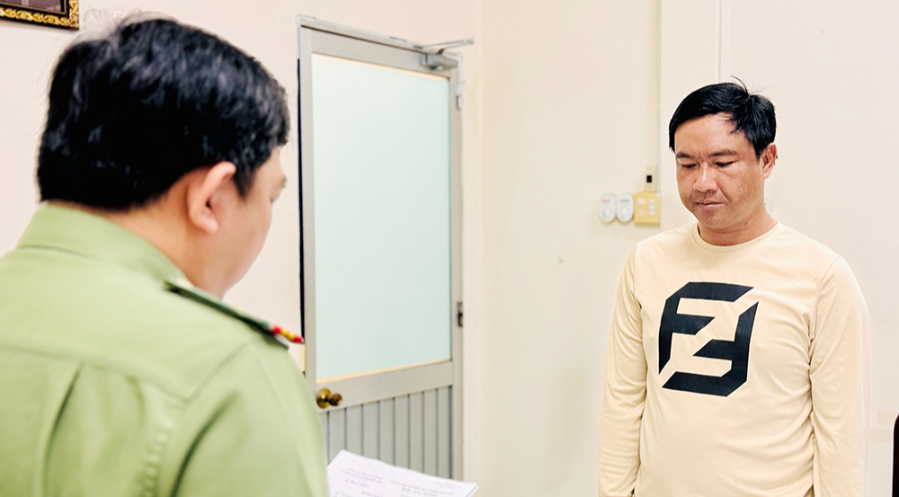 An Giang: Khởi tố th&ecirc;m 2 đối tượng mua b&aacute;n, t&agrave;ng trữ tr&aacute;i ph&eacute;p vũ kh&iacute; qu&acirc;n dụng- Ảnh 2.