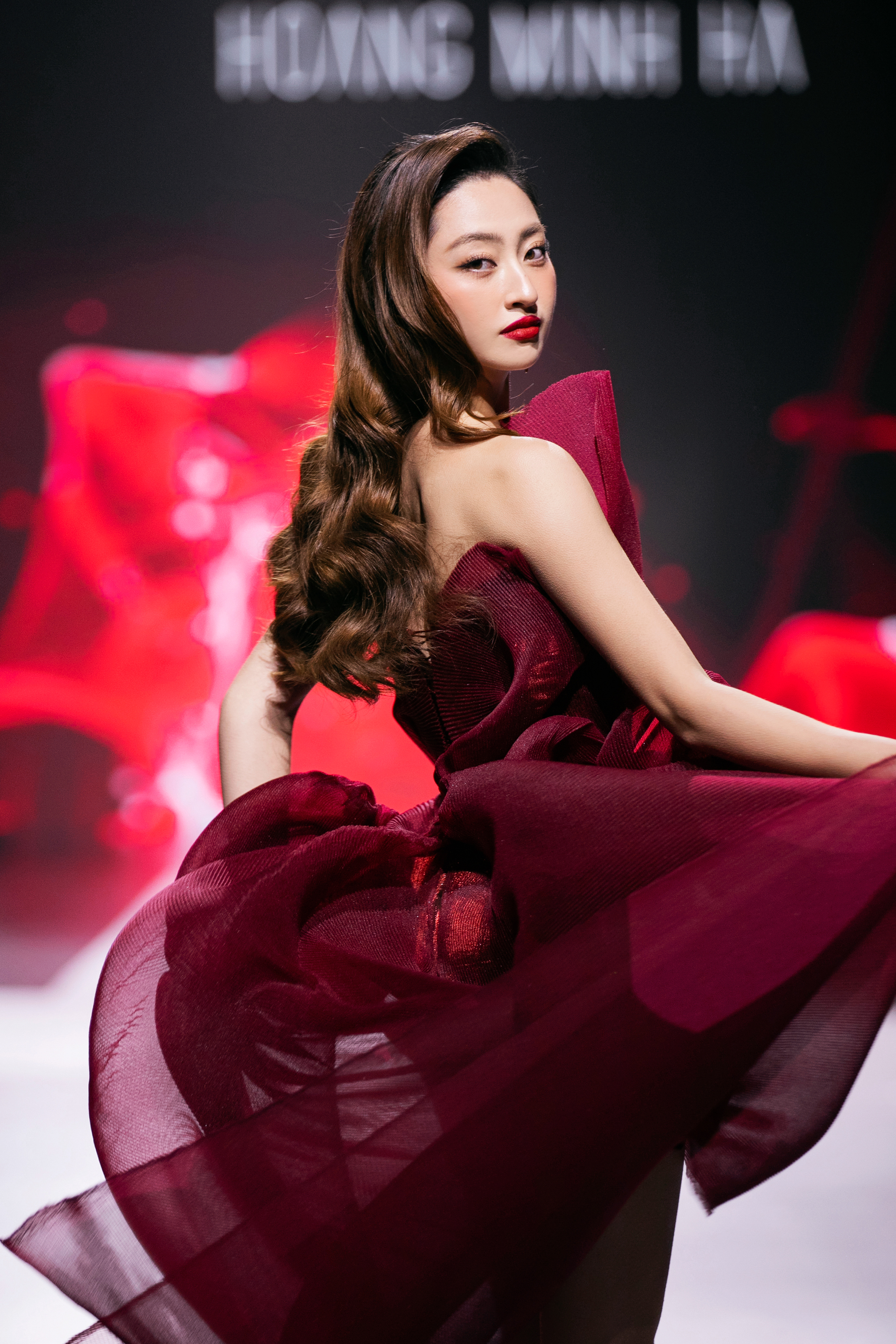 Hoa hậu Bảo Ngọc, Thanh Thuỷ, Trúc Diễm và Ý Nhi làm vedette ở VBFF lần thứ 10- Ảnh 4. Hoa hậu Bảo Ngọc, Thanh Thuỷ, Trúc Diễm và Ý Nhi làm vedette ở VBFF lần thứ 10- Ảnh 4.