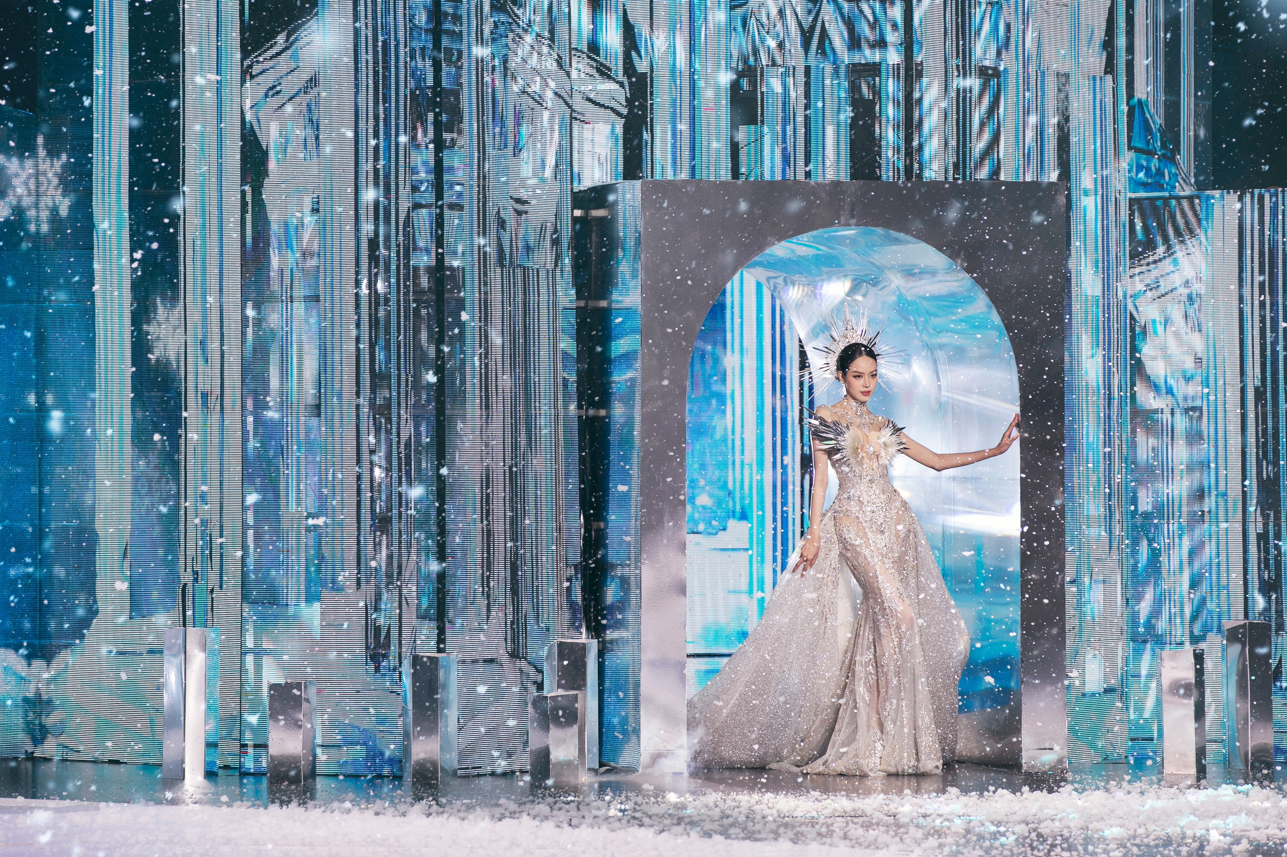 Hoa hậu Bảo Ngọc, Thanh Thuỷ, Trúc Diễm và Ý Nhi làm vedette ở VBFF lần thứ 10- Ảnh 28. Hoa hậu Bảo Ngọc, Thanh Thuỷ, Trúc Diễm và Ý Nhi làm vedette ở VBFF lần thứ 10- Ảnh 28.