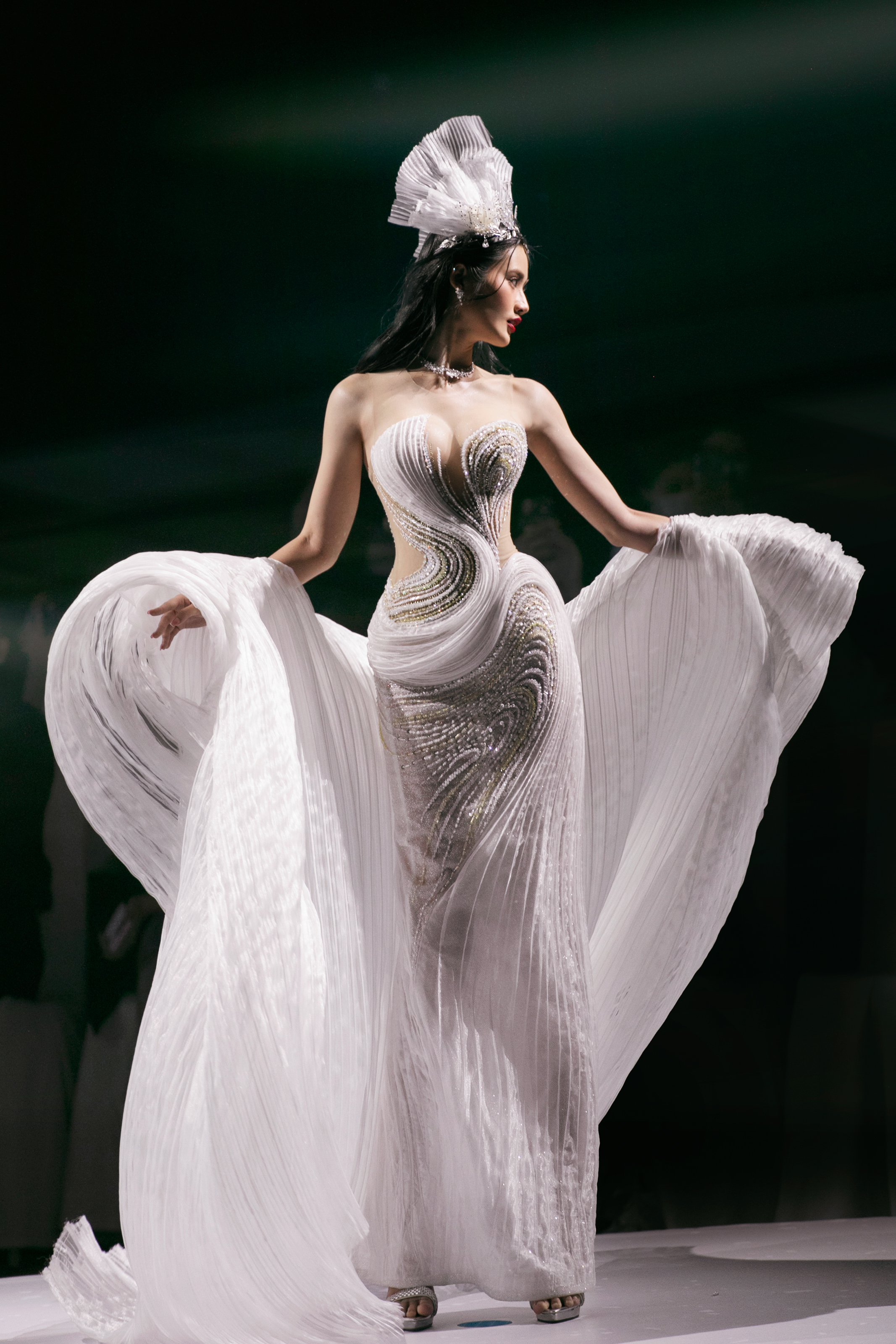 Hoa hậu Bảo Ngọc, Thanh Thuỷ, Trúc Diễm và Ý Nhi làm vedette ở VBFF lần thứ 10- Ảnh 12. Hoa hậu Bảo Ngọc, Thanh Thuỷ, Trúc Diễm và Ý Nhi làm vedette ở VBFF lần thứ 10- Ảnh 12.