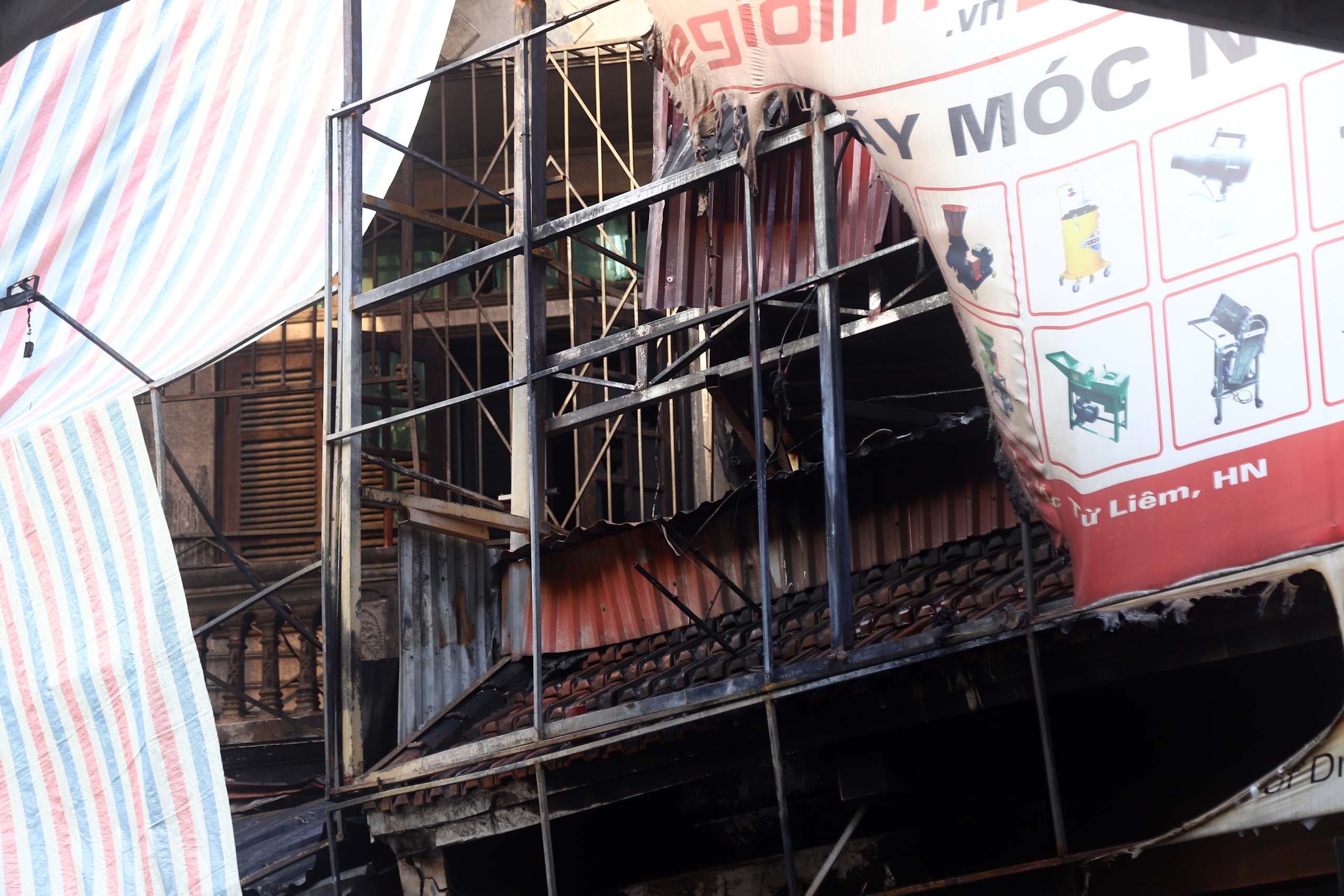Cận cảnh qu&aacute;n c&agrave; ph&ecirc; bị ph&oacute;ng hỏa khiến 11 người tử vong chỉ c&oacute; 1 cửa ra v&agrave;o- Ảnh 8.