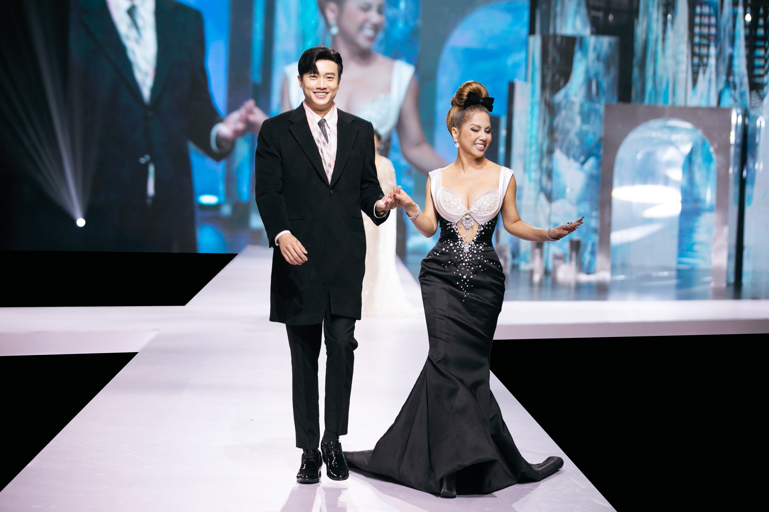 Hoa hậu Bảo Ngọc, Thanh Thuỷ, Trúc Diễm và Ý Nhi làm vedette ở VBFF lần thứ 10- Ảnh 35. Hoa hậu Bảo Ngọc, Thanh Thuỷ, Trúc Diễm và Ý Nhi làm vedette ở VBFF lần thứ 10- Ảnh 35.