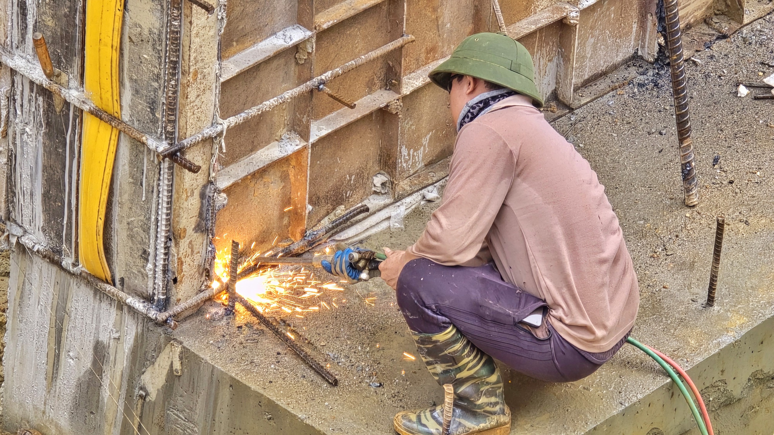 Sau 1 năm khởi c&ocirc;ng, dự &aacute;n n&acirc;ng cấp QL14B Đ&agrave; Nẵng thi c&ocirc;ng ra sao?- Ảnh 7.