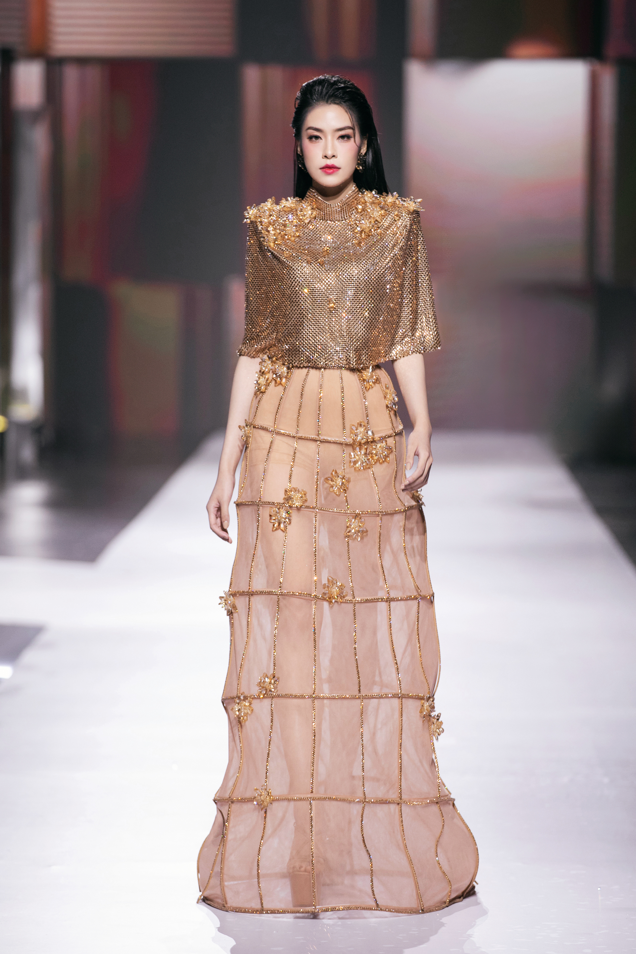 Hoa hậu Bảo Ngọc, Thanh Thuỷ, Trúc Diễm và Ý Nhi làm vedette ở VBFF lần thứ 10- Ảnh 22. Hoa hậu Bảo Ngọc, Thanh Thuỷ, Trúc Diễm và Ý Nhi làm vedette ở VBFF lần thứ 10- Ảnh 22.