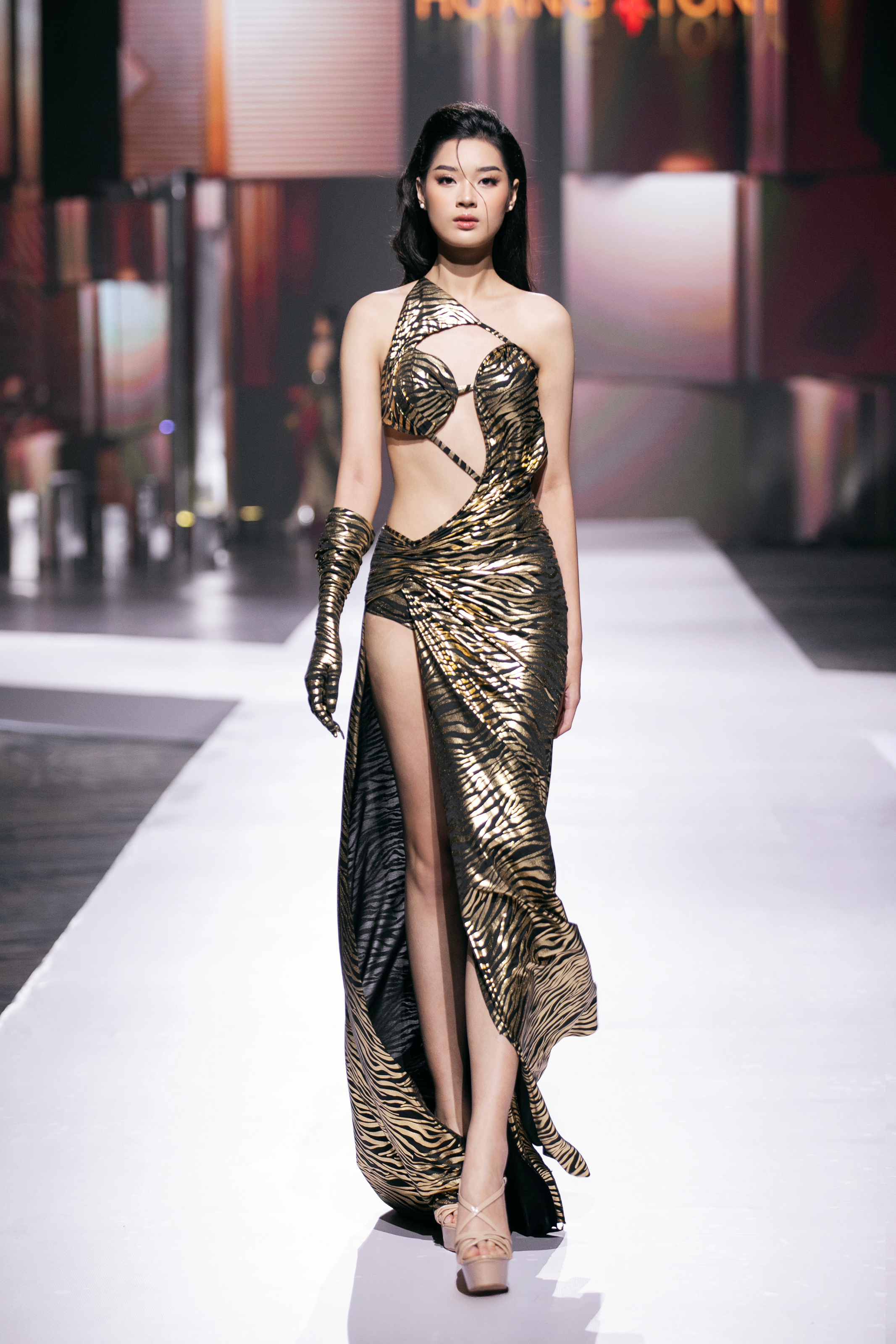 Hoa hậu Bảo Ngọc, Thanh Thuỷ, Trúc Diễm và Ý Nhi làm vedette ở VBFF lần thứ 10- Ảnh 21. Hoa hậu Bảo Ngọc, Thanh Thuỷ, Trúc Diễm và Ý Nhi làm vedette ở VBFF lần thứ 10- Ảnh 21.