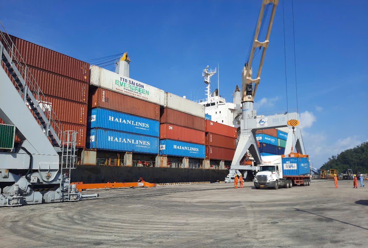 Tiếp tục hỗ trợ h&atilde;ng t&agrave;u biển mở tuyến vận chuyển container qua cảng Ch&acirc;n M&acirc;y- Ảnh 1.