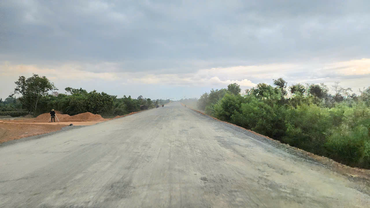 Vẫn vướng mặt bằng, dự &aacute;n đường 1.200 tỷ ở Quảng Ng&atilde;i bao giờ c&aacute;n đ&iacute;ch?- Ảnh 4.