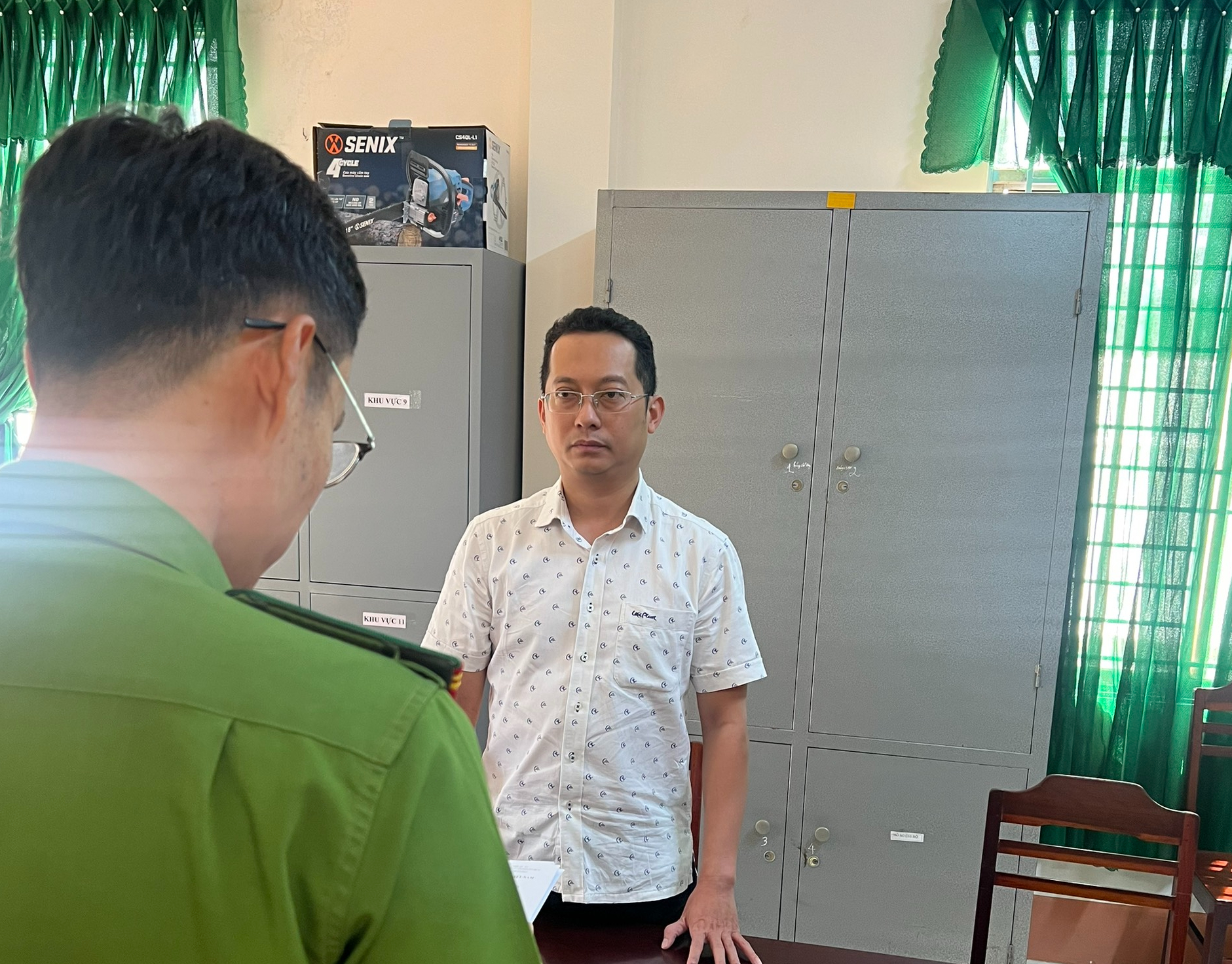 Nhắn tin vu khống người kh&aacute;c, một gi&aacute;m đốc c&ocirc;ng ty ở Cần Thơ bị bắt- Ảnh 1.