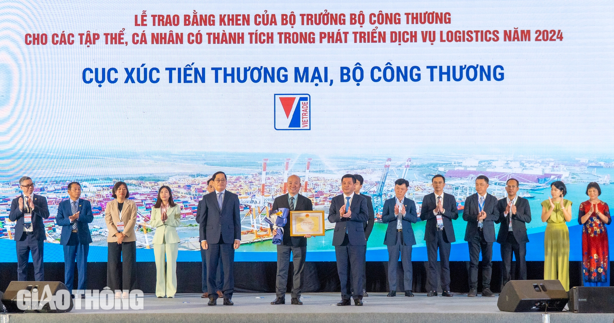 Thủ tướng n&ecirc;u ba mục ti&ecirc;u, bảy giải ph&aacute;p ph&aacute;t triển logistics- Ảnh 8.