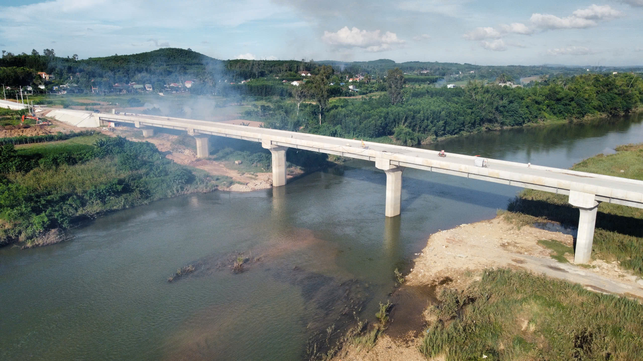 Quảng Ng&atilde;i: Tăng tốc đưa cầu 150 tỷ về đ&iacute;ch trước hẹn- Ảnh 1.