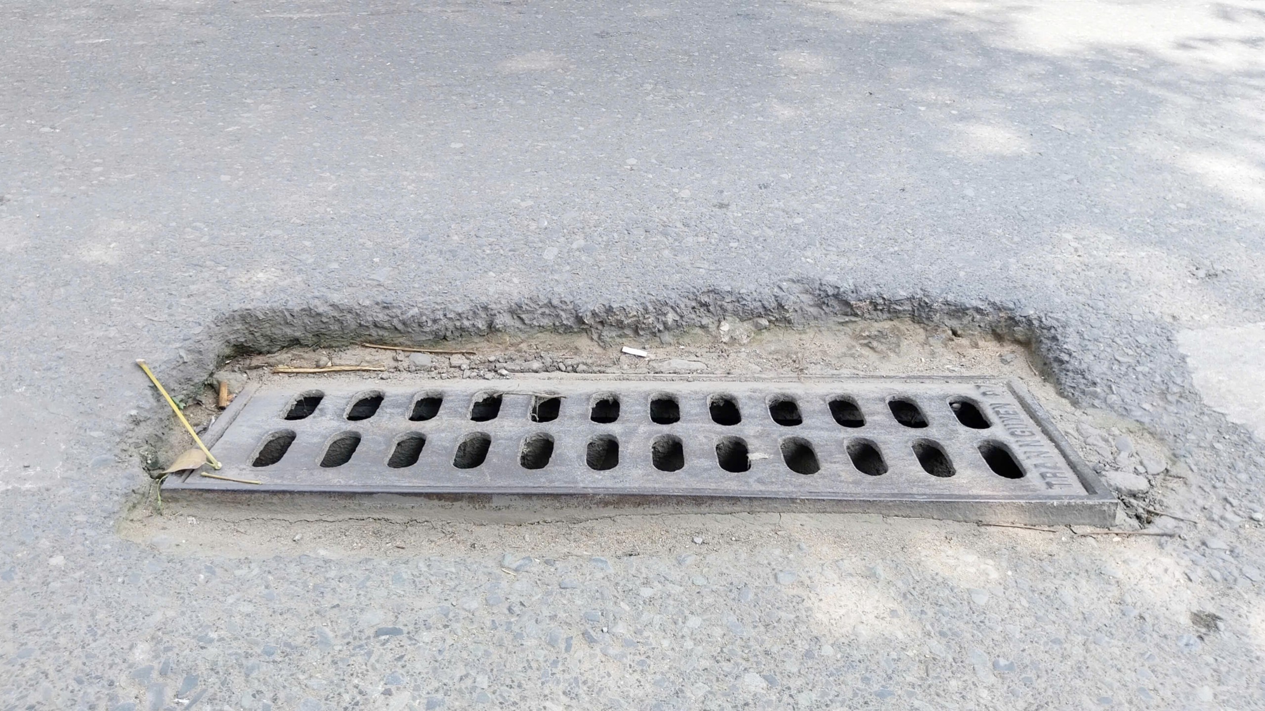 Nhiều nắp cống tr&ecirc;n QL30 Đồng Th&aacute;p hư hỏng, người đi đường nơm nớp lo mắc "bẫy"- Ảnh 4.