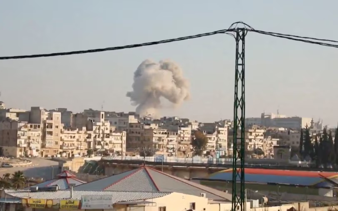 Phiến qu&acirc;n tr&agrave;n v&agrave;o dinh dự của Tổng thống Assad, Nga v&agrave; Syria tăng cường dội bom