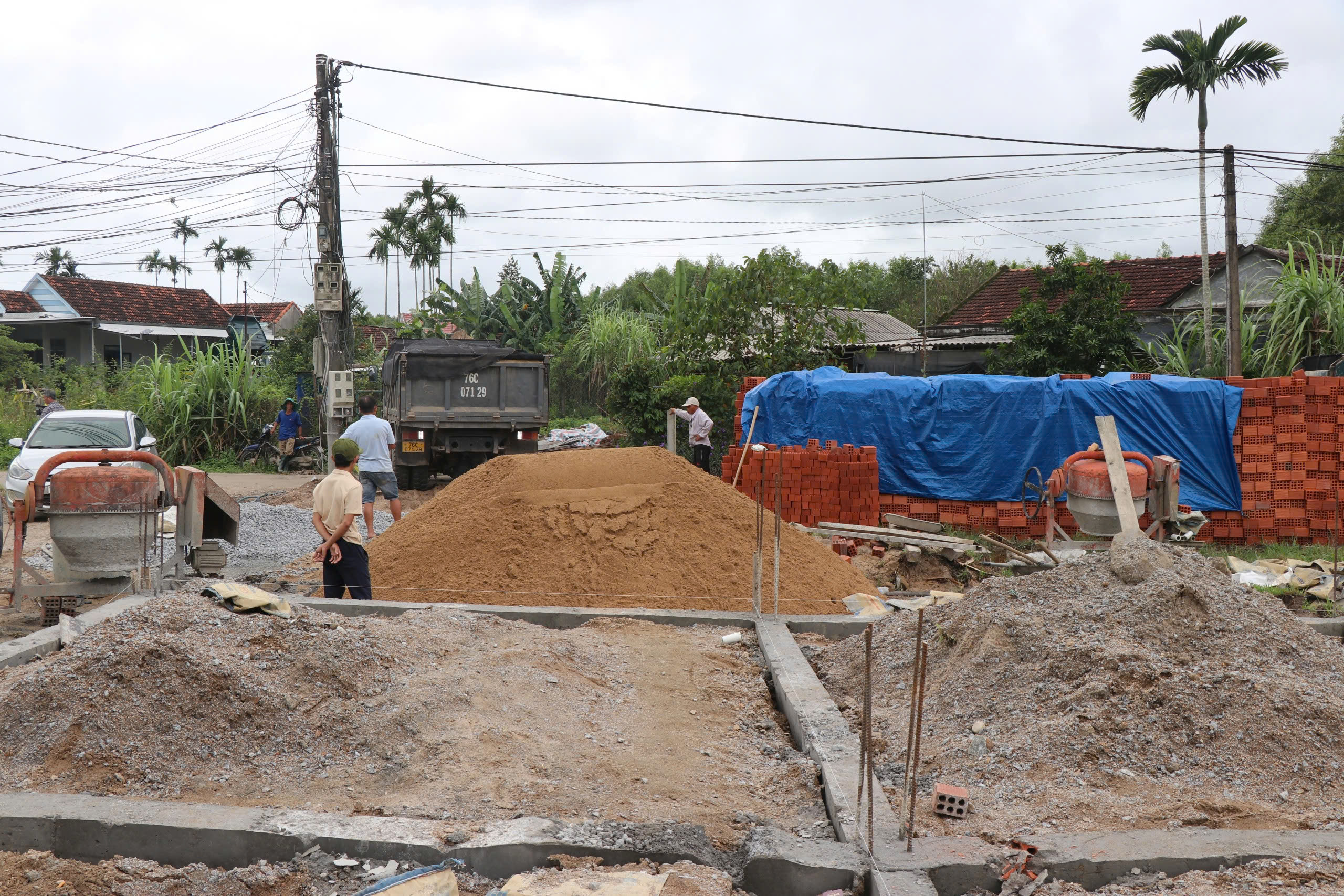 Quảng Ng&atilde;i: Bỏ quy hoạch treo cả thập kỷ, người d&acirc;n thở ph&agrave;o- Ảnh 1.