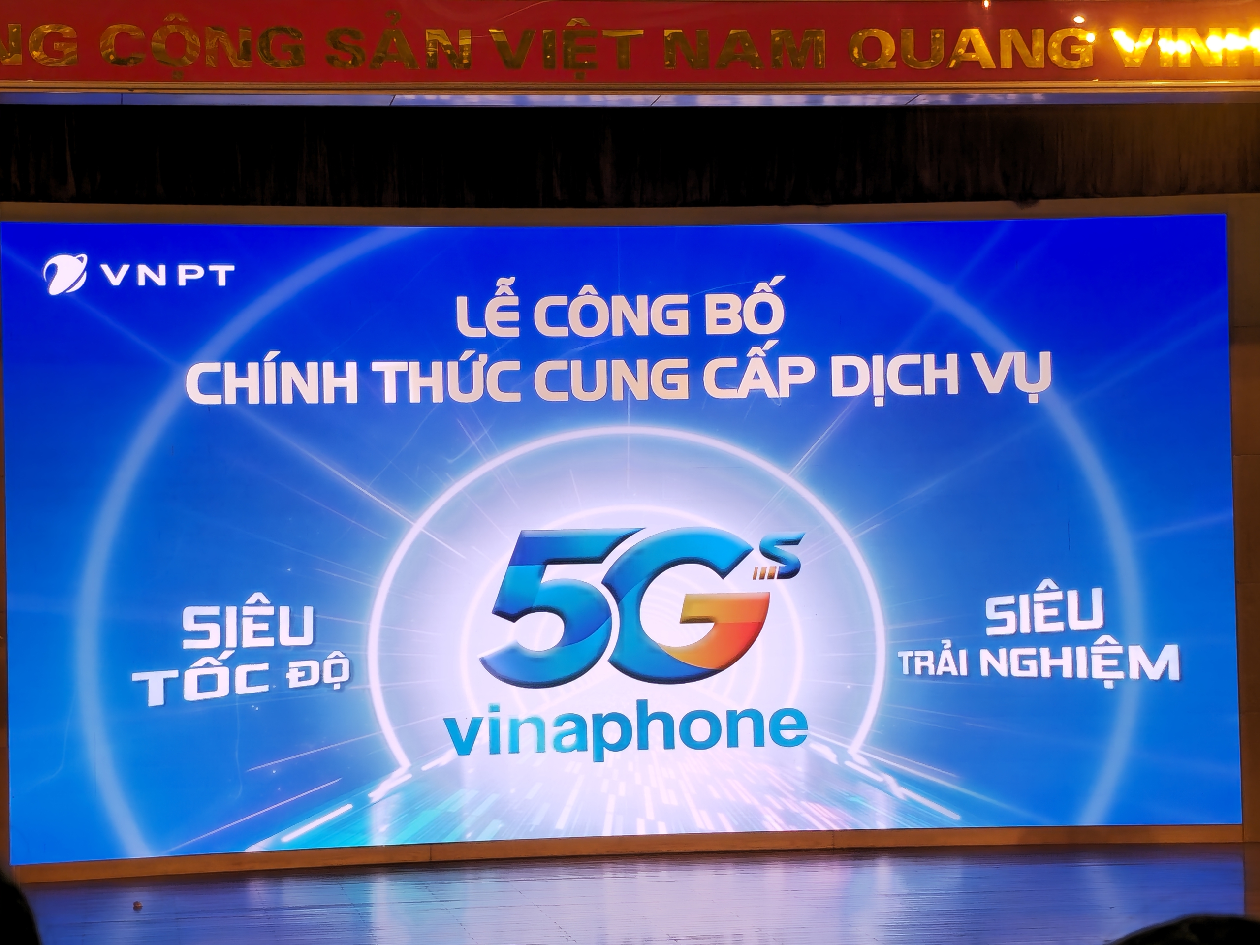 Chính thức cung cấp dịch vụ VinaPhone 5G tốc độ nhanh nhất Việt Nam - Ảnh 1. Chính thức cung cấp dịch vụ VinaPhone 5G tốc độ nhanh nhất Việt Nam - Ảnh 1.