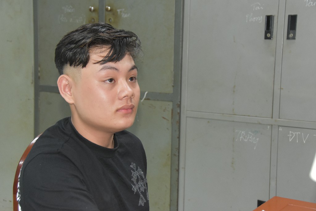 Khởi tố 2 đối tượng d&ugrave;ng b&uacute;a cướp tiệm v&agrave;ng ở Tiền Giang- Ảnh 1.