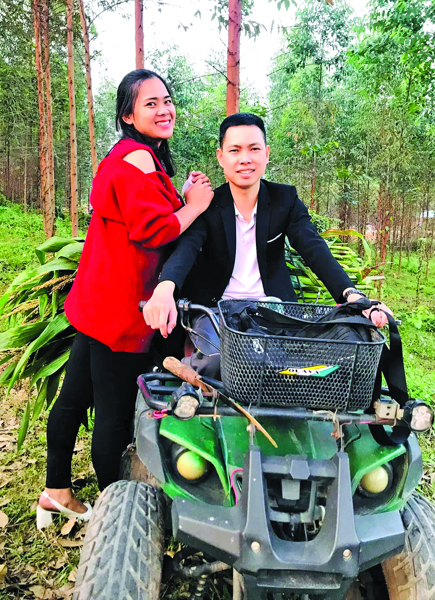 Hạnh ph&uacute;c của &ldquo;hoa kh&ocirc;i l&agrave;ng&rdquo; lấy chồng ngồi xe lăn - Ảnh 2.