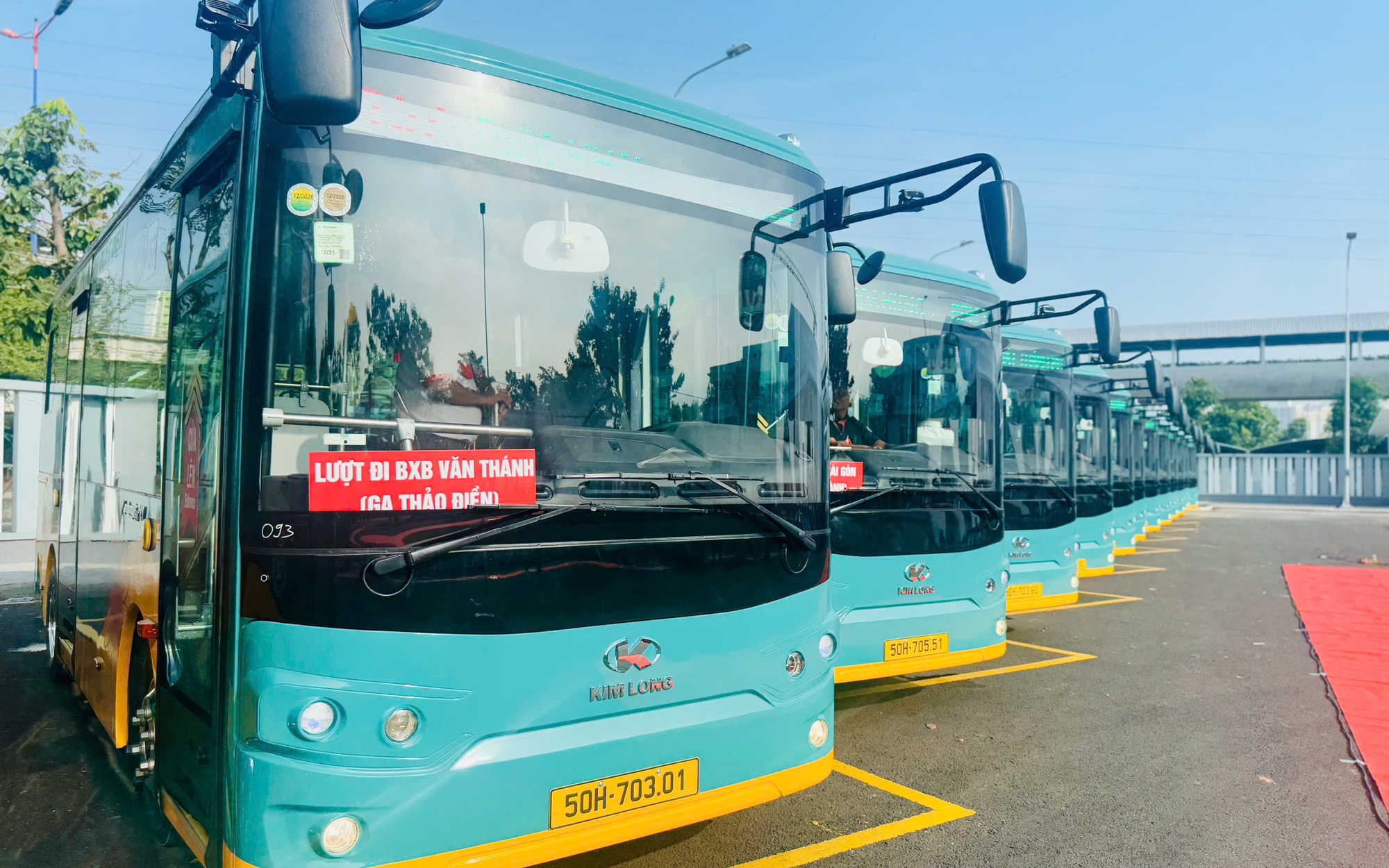 Khai trương 17 tuyến xe bu&yacute;t điện kết nối c&aacute;c nh&agrave; ga metro số 1