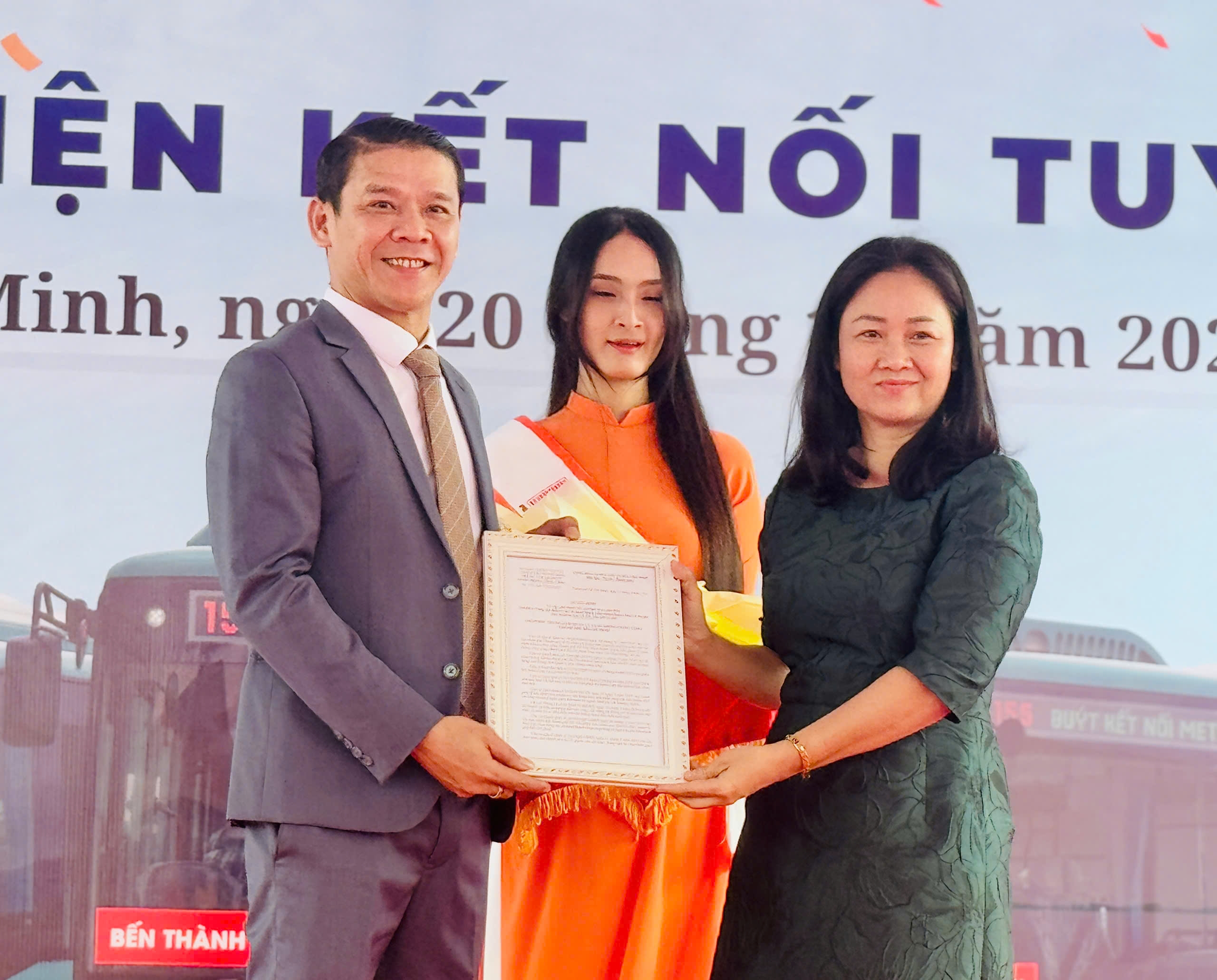 Khai trương 17 tuyến xe bu&yacute;t điện kết nối c&aacute;c nh&agrave; ga metro số 1- Ảnh 3.