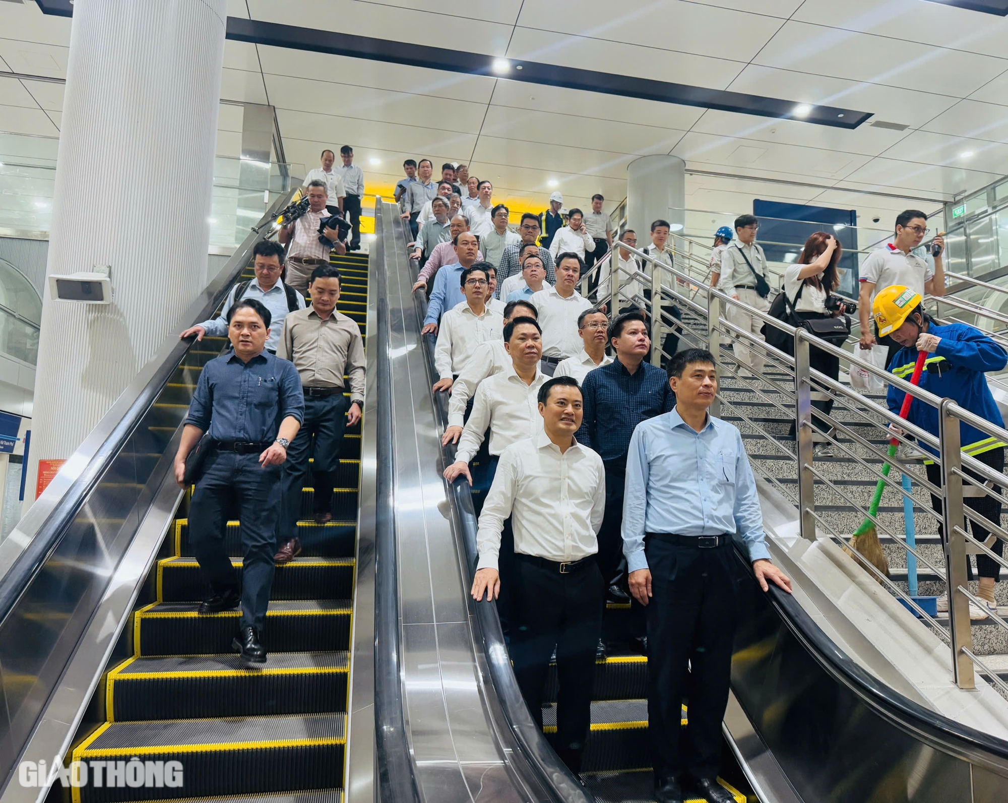 Hình ảnh metro số 1 trước ngày vận hành chính thức- Ảnh 1. Hình ảnh metro số 1 trước ngày vận hành chính thức- Ảnh 1.