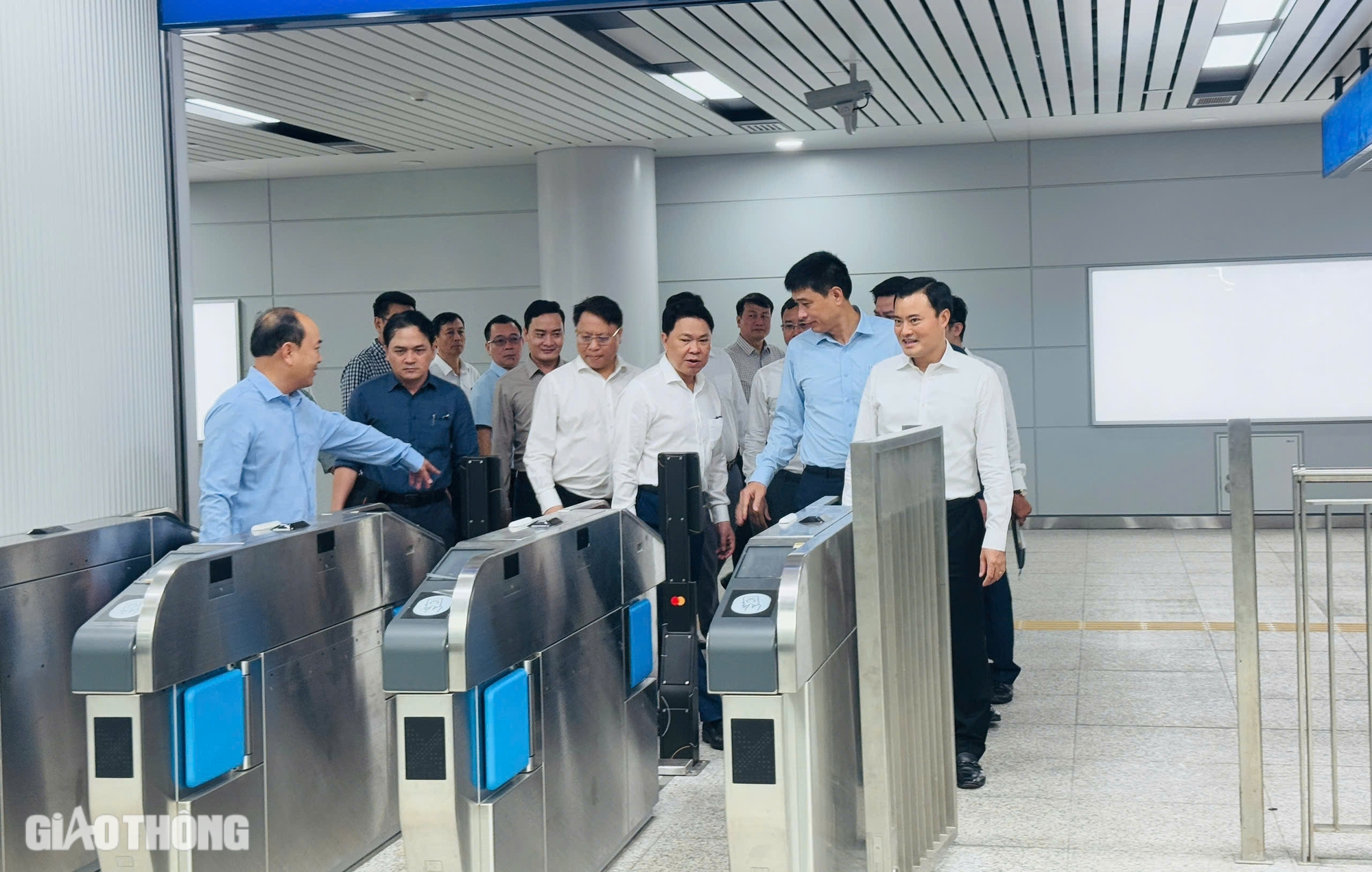 Hình ảnh metro số 1 trước ngày vận hành chính thức- Ảnh 2. Hình ảnh metro số 1 trước ngày vận hành chính thức- Ảnh 2.