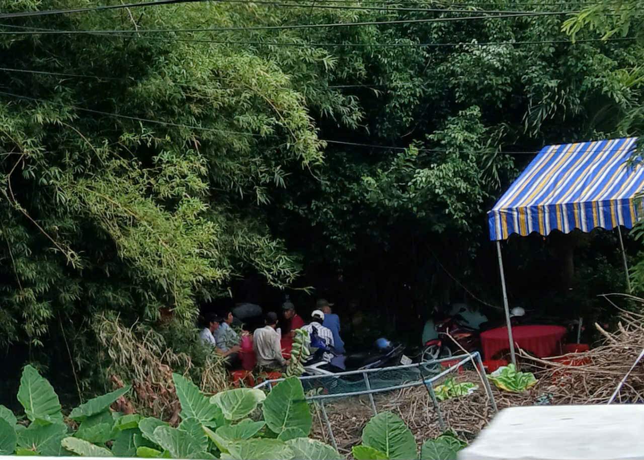 Bến Tre: Ch&eacute;m chết em trai v&igrave; d&aacute;m đập cửa nh&agrave;- Ảnh 1.