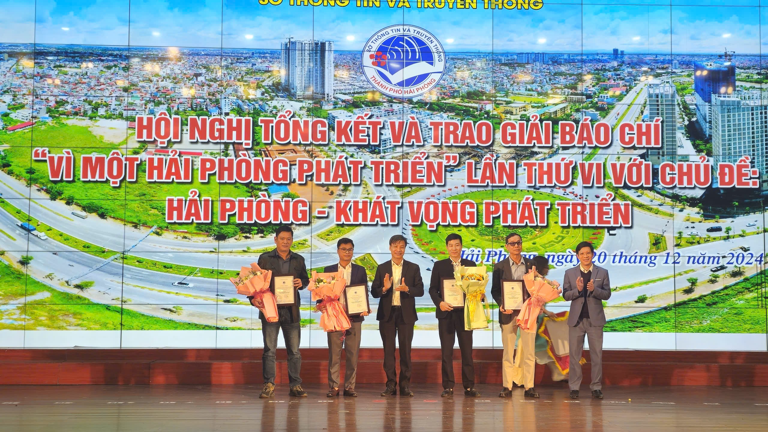 B&aacute;o Giao th&ocirc;ng đoạt giải C b&aacute;o ch&iacute; "V&igrave; một Hải Ph&ograve;ng ph&aacute;t triển" lần thứ 6- Ảnh 1.