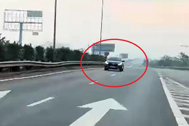 "Mắt thần" gi&uacute;p cảnh s&aacute;t ph&aacute;t hiện, đ&oacute;n l&otilde;ng t&agrave;i xế &ocirc; t&ocirc; đi ngược chiều cao tốc- Ảnh 1.