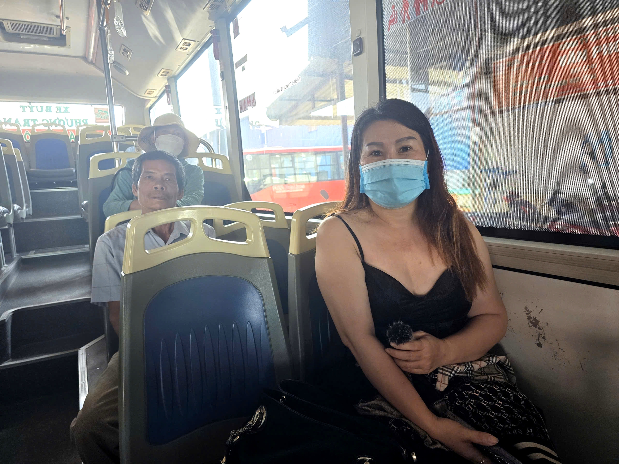 Việt kiều về nước hết lời khen xe bu&yacute;t Cần Thơ- Ảnh 1.