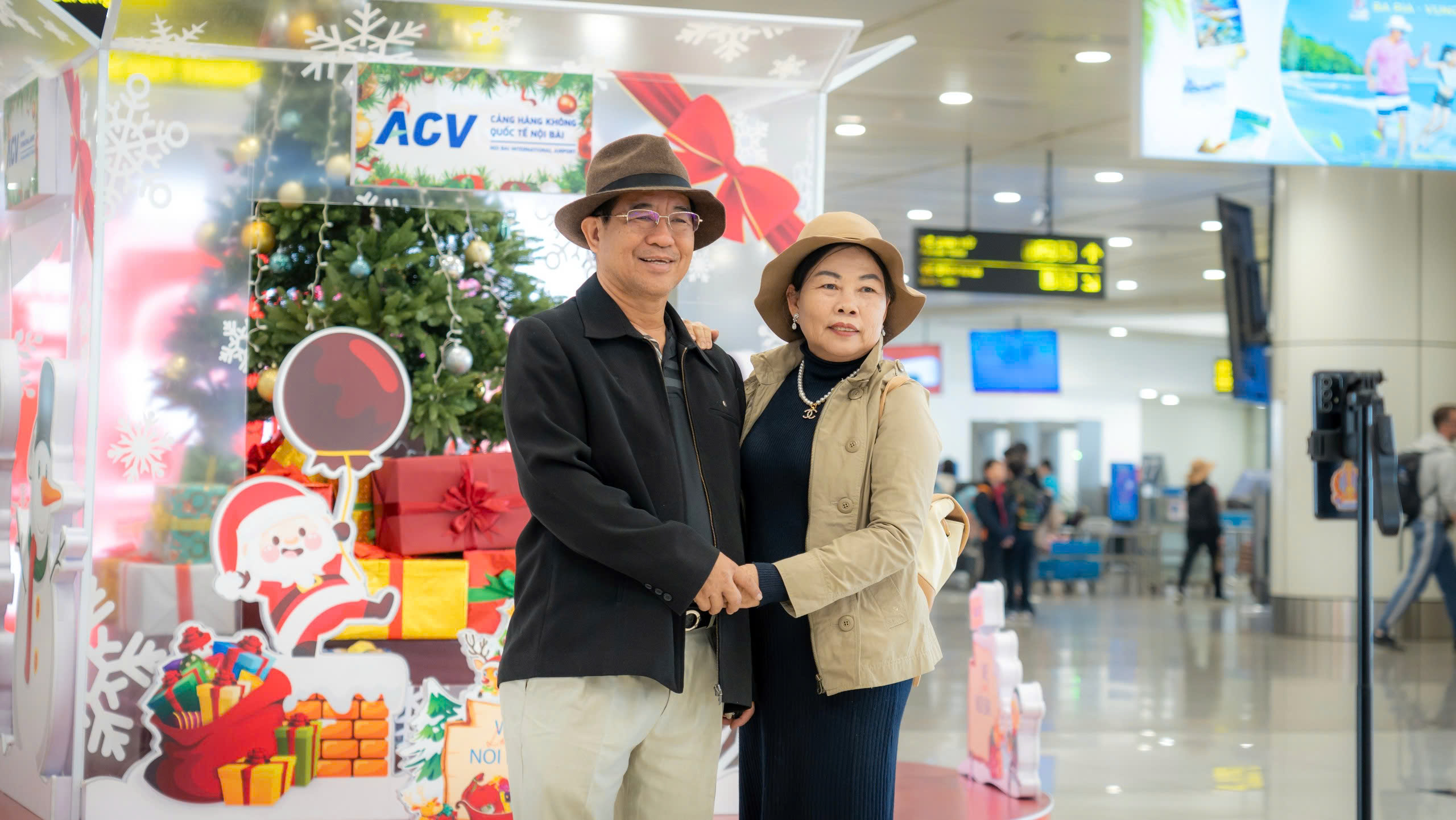 Kh&ocirc;ng kh&iacute; Gi&aacute;ng sinh tr&agrave;n ngập s&acirc;n bay Nội B&agrave;i- Ảnh 10.
