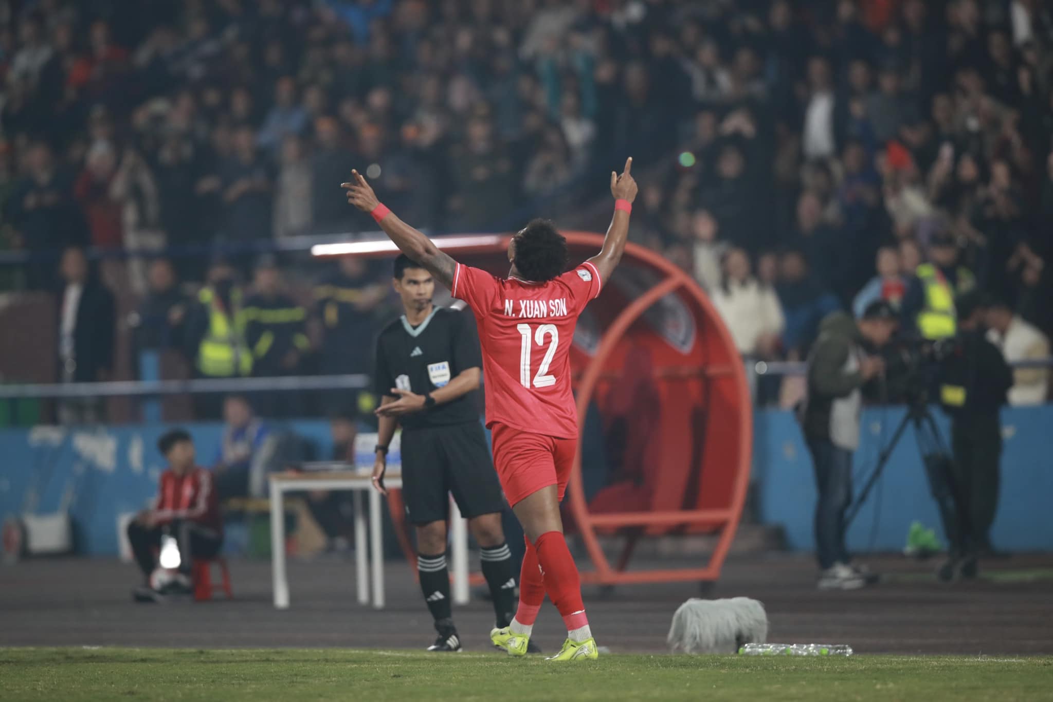 Tiền đạo nhập tịch Nguyễn Xu&acirc;n Son v&agrave; chuyện khởi nghiệp từ đ&ocirc;i gi&agrave;y r&aacute;ch- Ảnh 1.