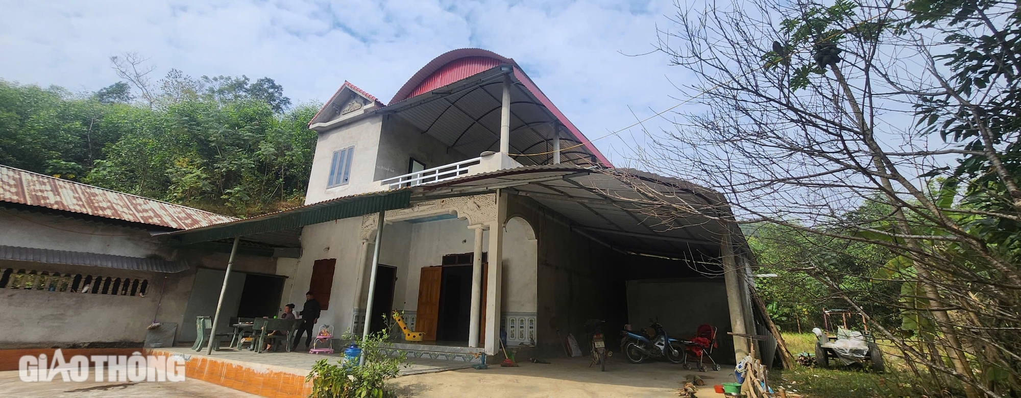 Vợ v&agrave; con g&aacute;i tử vong tr&ecirc;n đường đi đ&aacute;m cưới: Người chồng bật kh&oacute;c nhớ lại cuộc gọi cuối- Ảnh 1.